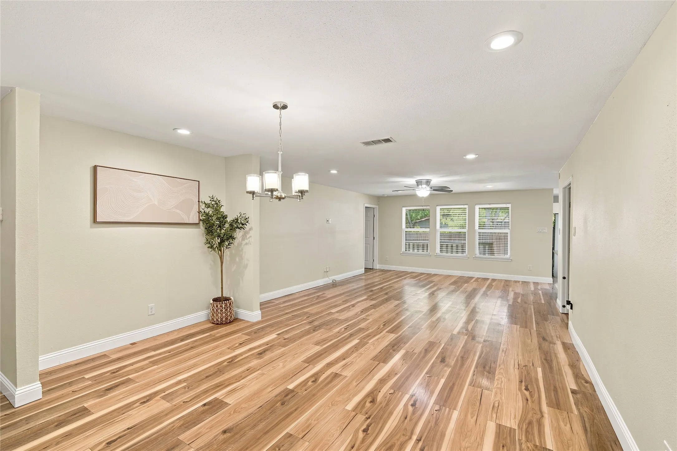 Single Family Residence For Sale in Dallas County , 10547 Cayuga Drive, Dallas, Texas 75228, 4 Bedroom, 2 Bathroom, 1 Garage spaces, 1,894 Sqft, built in 1951, mls#21332569, Real Estate Agent in Dallas, Homes For Sale in Dallas county, Homes For Sale in Dallas, Realtor in Dallas Texas, Real Estate Brokerage Independent Realty Texas, Luminita Cordes Realtor