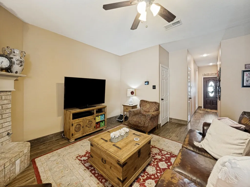 Single Family Residence For Sale in Tarrant County , 149 Roberts Drive, Saginaw, Texas 76179, 4 Bedroom, 2 Bathroom, 2 Garage spaces, 1,906 Sqft, built in 1997, mls#21332854, Real Estate Agent in Saginaw, Homes For Sale in Tarrant county, Homes For Sale in Saginaw, Realtor in Saginaw Texas, Real Estate Brokerage Independent Realty Texas, Luminita Cordes Realtor