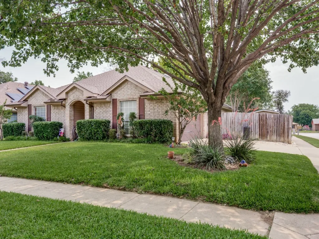Single Family Residence For Sale in Tarrant County , 149 Roberts Drive, Saginaw, Texas 76179, 4 Bedroom, 2 Bathroom, 2 Garage spaces, 1,906 Sqft, built in 1997, mls#21332854, Real Estate Agent in Saginaw, Homes For Sale in Tarrant county, Homes For Sale in Saginaw, Realtor in Saginaw Texas, Real Estate Brokerage Independent Realty Texas, Luminita Cordes Realtor