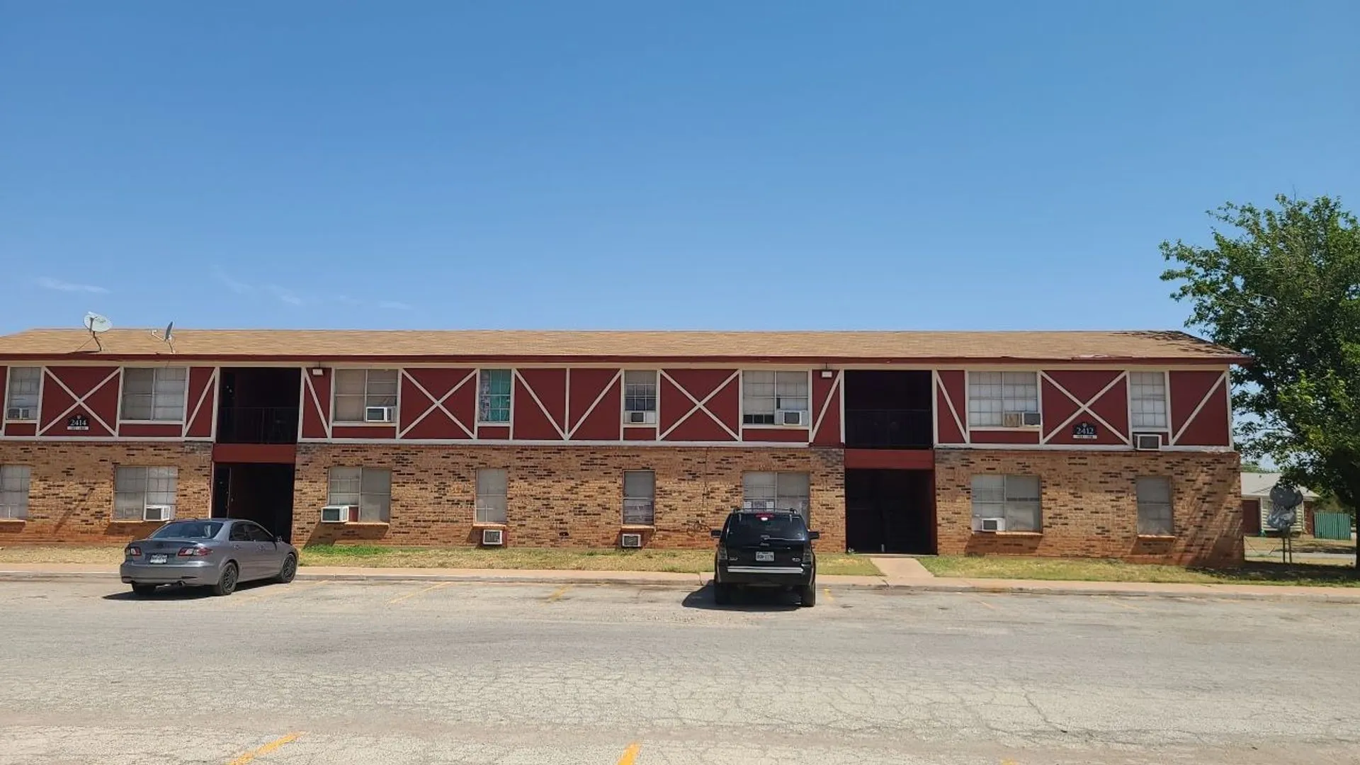 Apartment For Rent in Taylor County , 2410 N Willis Street 167, Abilene, Texas 79603, 2 Bedrooms, 1 Bathroom, Garage spaces, 864 Sqft, built in 1973, Price $1,200, mls#21334064, Real Estate Agent in Abilene, Homes For Rent in Taylor county, Homes For Rent in Abilene, Realtor in Abilene Texas, Real Estate Brokerage Independent Realty Texas, Luminita Cordes Realtor