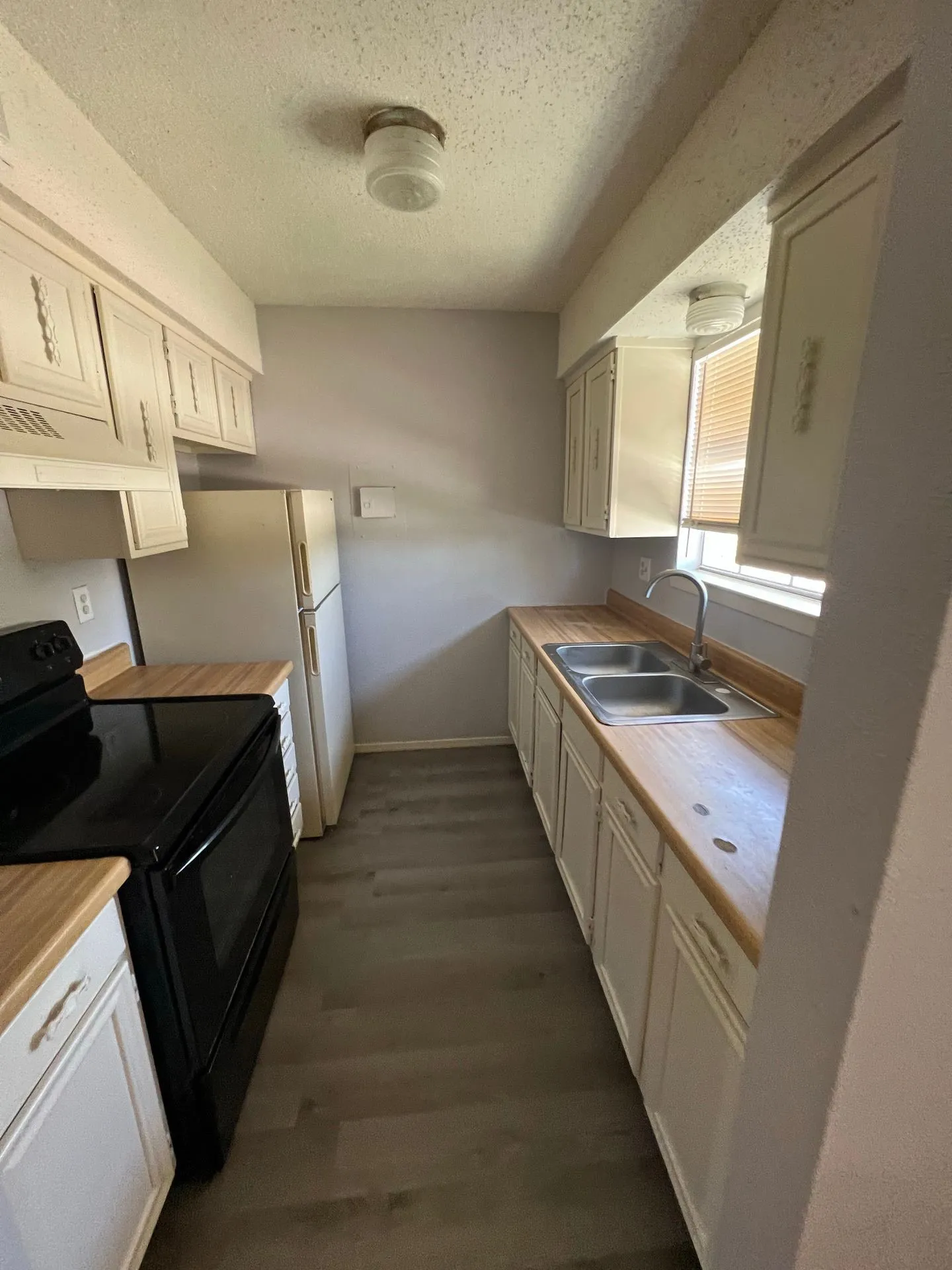 Apartment For Rent in Taylor County , 2410 N Willis Street 167, Abilene, Texas 79603, 2 Bedrooms, 1 Bathroom, Garage spaces, 864 Sqft, built in 1973, Price $1,200, mls#21334064, Real Estate Agent in Abilene, Homes For Rent in Taylor county, Homes For Rent in Abilene, Realtor in Abilene Texas, Real Estate Brokerage Independent Realty Texas, Luminita Cordes Realtor