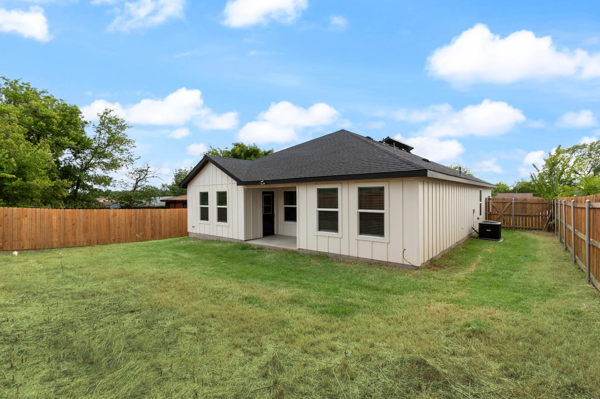 Single Family Residence For Sale in Tarrant County , 4325 Carmel Avenue, Fort Worth, Texas 76119, 3 Bedroom, 2 Bathroom, 2 Garage spaces, 1,606 Sqft, built in 2024, mls#21333869, Real Estate Agent in Fort Worth, Homes For Sale in Tarrant county, Homes For Sale in Fort Worth, Realtor in Fort Worth Texas, Real Estate Brokerage Independent Realty Texas, Luminita Cordes Realtor