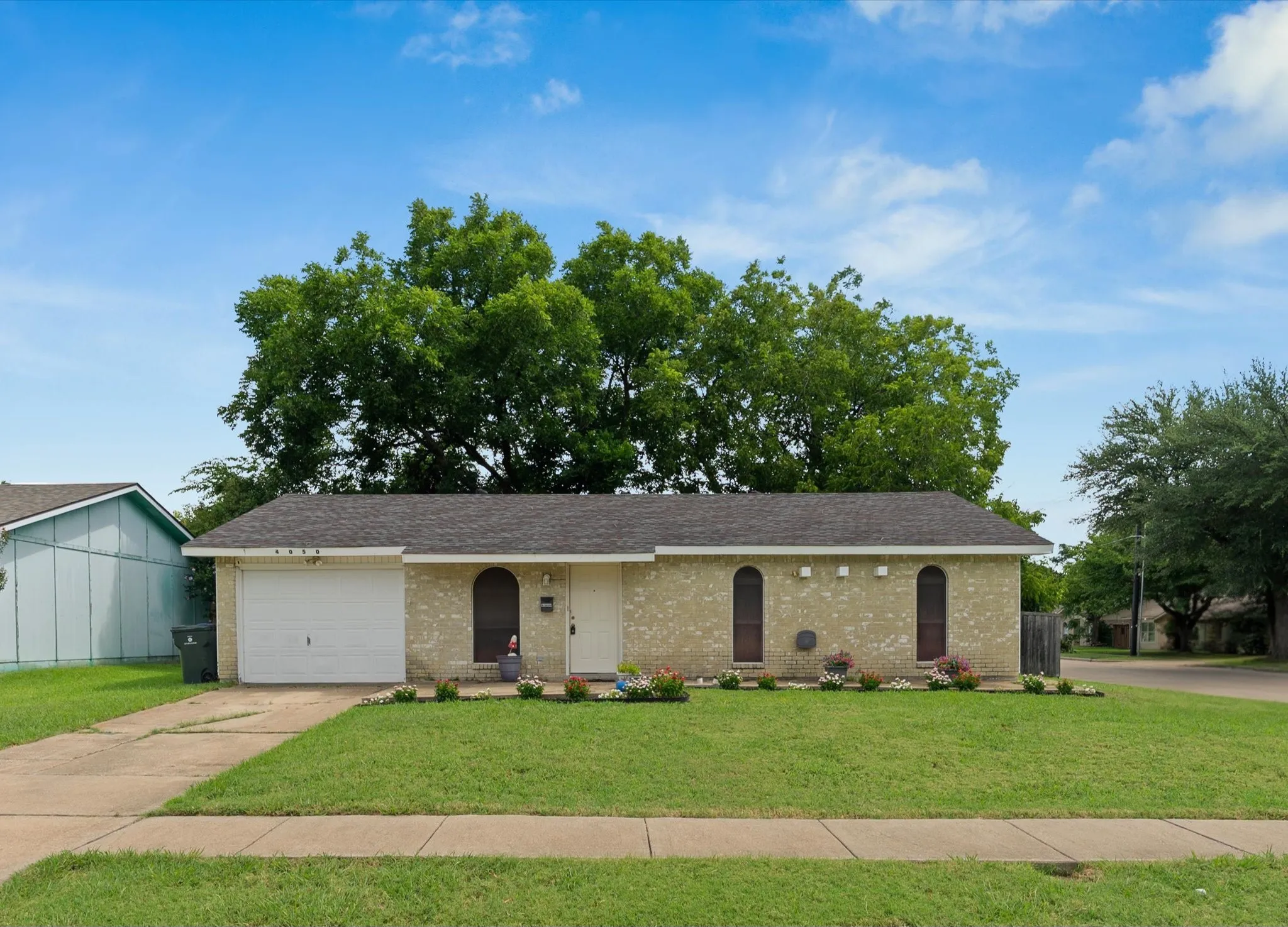 Single Family Residence For Sale in Dallas County , 4050 Salem Drive, Garland, Texas 75043, 3 Bedroom, 1 Bathroom, 1 Garage spaces, 1,261 Sqft, built in 1971, mls#21334042, Real Estate Agent in Garland, Homes For Sale in Dallas county, Homes For Sale in Garland, Realtor in Garland Texas, Real Estate Brokerage Independent Realty Texas, Luminita Cordes Realtor