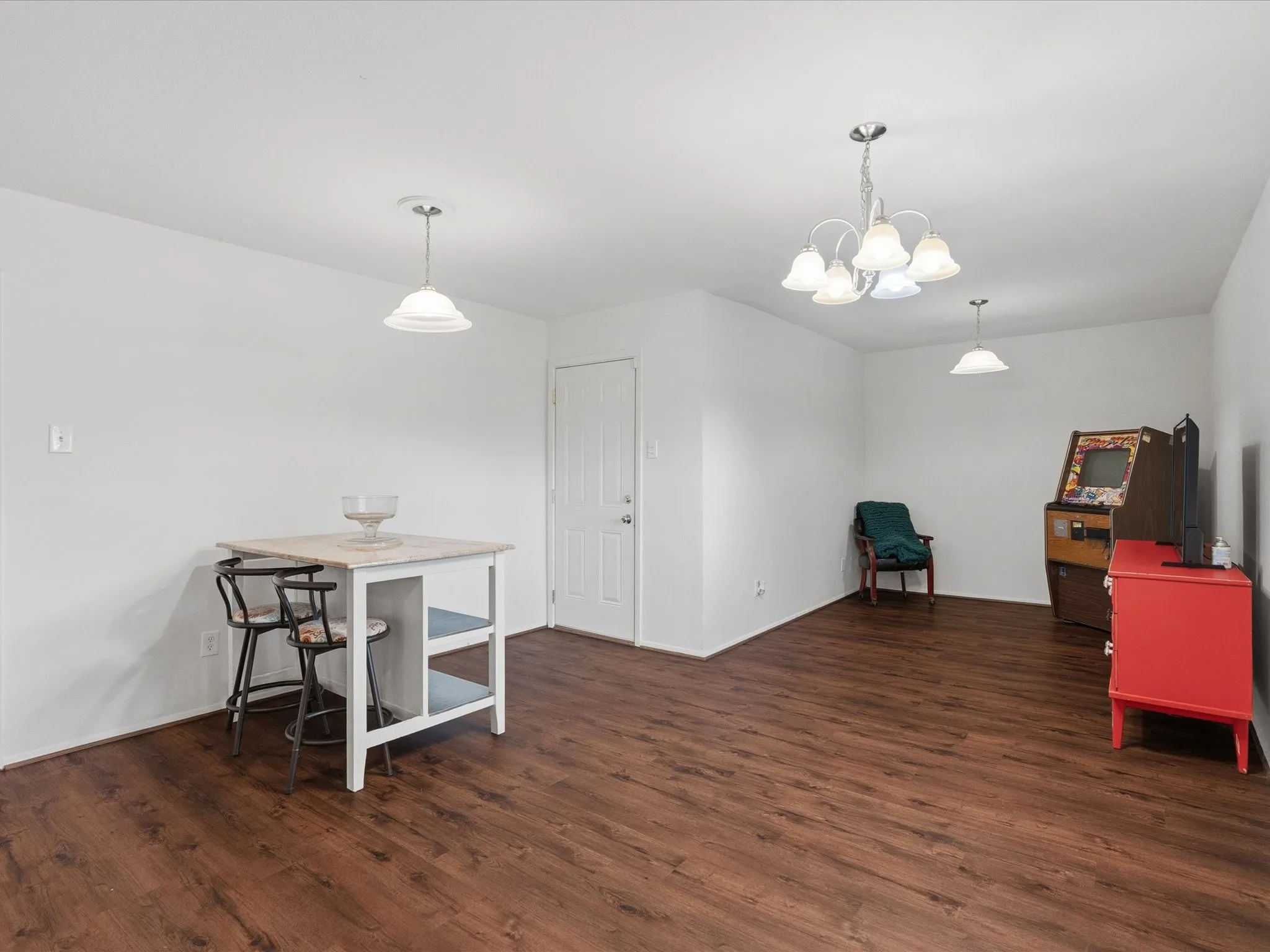 Single Family Residence For Sale in Dallas County , 4050 Salem Drive, Garland, Texas 75043, 3 Bedroom, 1 Bathroom, 1 Garage spaces, 1,261 Sqft, built in 1971, mls#21334042, Real Estate Agent in Garland, Homes For Sale in Dallas county, Homes For Sale in Garland, Realtor in Garland Texas, Real Estate Brokerage Independent Realty Texas, Luminita Cordes Realtor