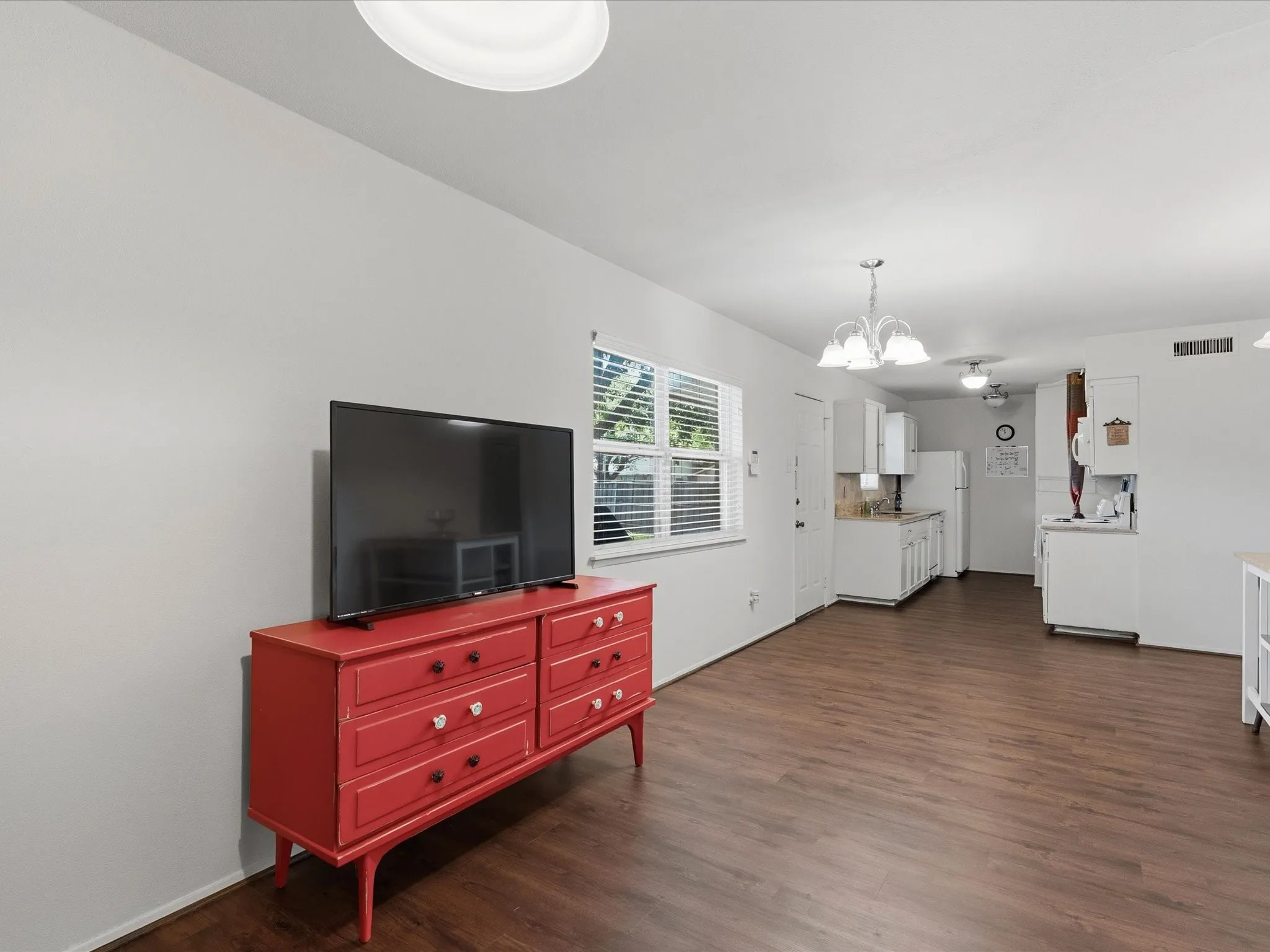 Single Family Residence For Sale in Dallas County , 4050 Salem Drive, Garland, Texas 75043, 3 Bedroom, 1 Bathroom, 1 Garage spaces, 1,261 Sqft, built in 1971, mls#21334042, Real Estate Agent in Garland, Homes For Sale in Dallas county, Homes For Sale in Garland, Realtor in Garland Texas, Real Estate Brokerage Independent Realty Texas, Luminita Cordes Realtor