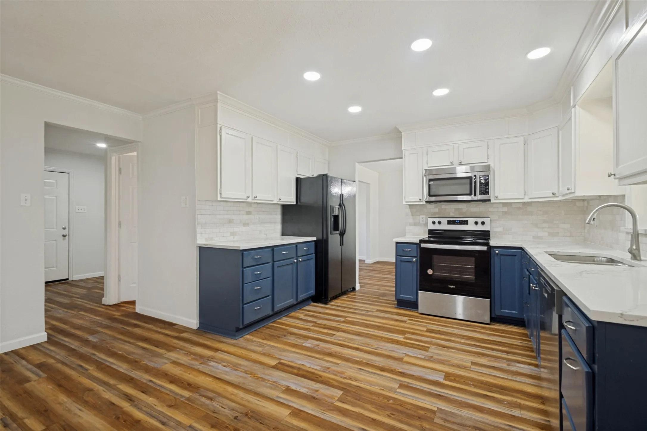 Single Family Residence For Sale in Denton County , 5104 Melody Court, Flower Mound, Texas 75028, 4 Bedroom, 3 Bathroom, 2 Garage spaces, 2,404 Sqft, built in 1983, mls#21331309, Real Estate Agent in Flower Mound, Homes For Sale in Denton county, Homes For Sale in Flower Mound, Realtor in Flower Mound Texas, Real Estate Brokerage Independent Realty Texas, Luminita Cordes Realtor
