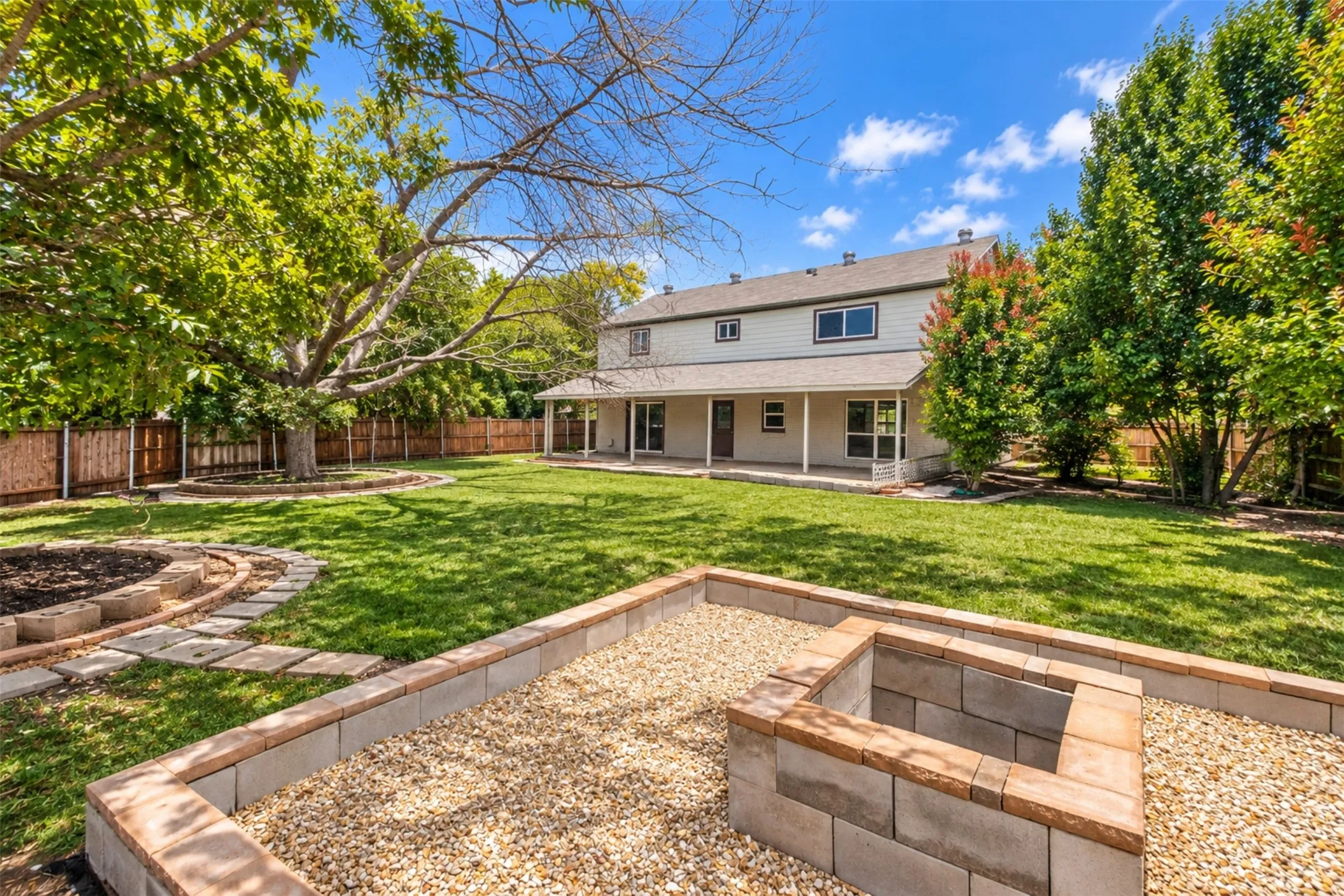 Single Family Residence For Sale in Denton County , 5104 Melody Court, Flower Mound, Texas 75028, 4 Bedroom, 3 Bathroom, 2 Garage spaces, 2,404 Sqft, built in 1983, mls#21331309, Real Estate Agent in Flower Mound, Homes For Sale in Denton county, Homes For Sale in Flower Mound, Realtor in Flower Mound Texas, Real Estate Brokerage Independent Realty Texas, Luminita Cordes Realtor