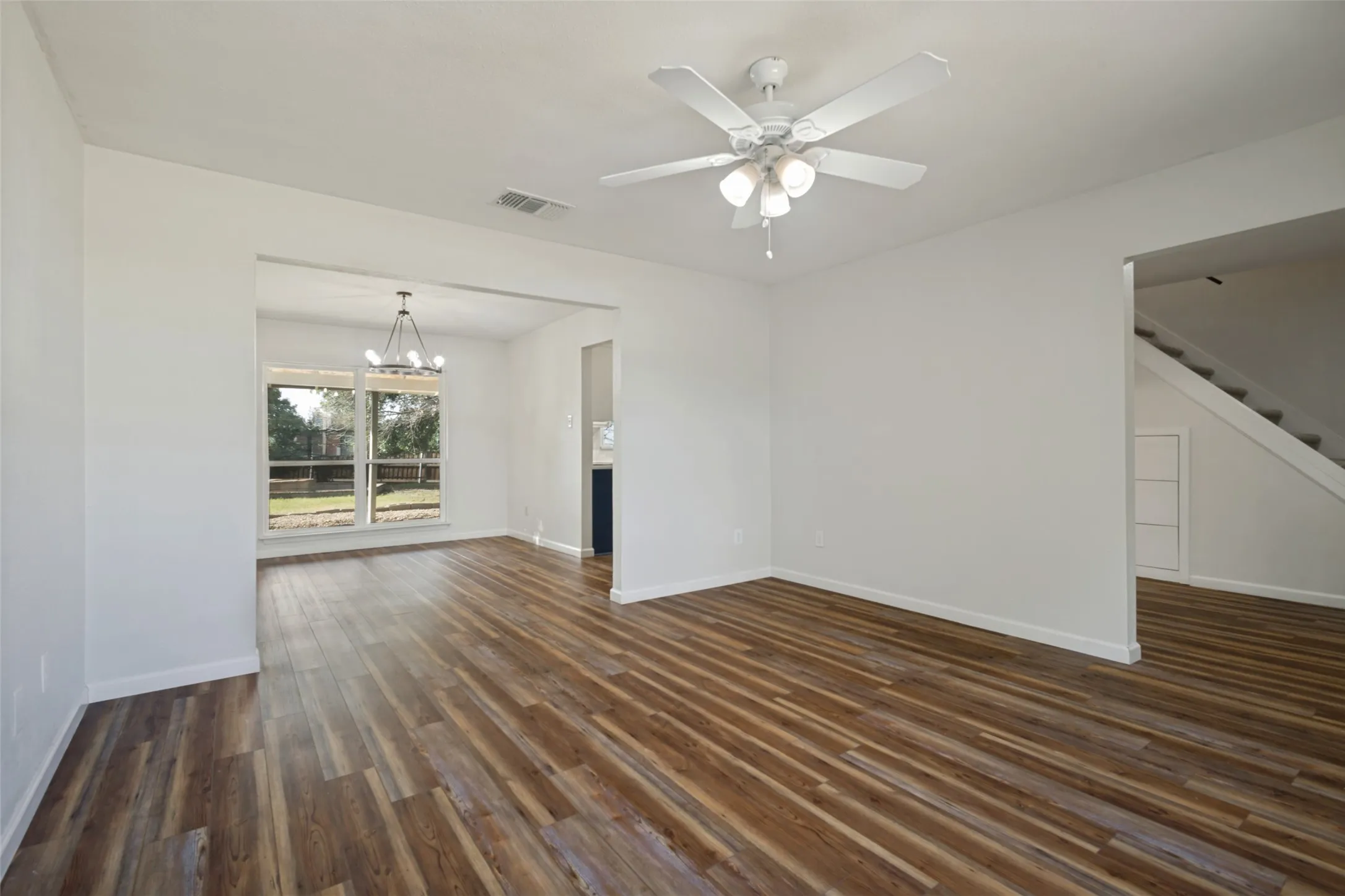 Single Family Residence For Sale in Denton County , 5104 Melody Court, Flower Mound, Texas 75028, 4 Bedroom, 3 Bathroom, 2 Garage spaces, 2,404 Sqft, built in 1983, mls#21331309, Real Estate Agent in Flower Mound, Homes For Sale in Denton county, Homes For Sale in Flower Mound, Realtor in Flower Mound Texas, Real Estate Brokerage Independent Realty Texas, Luminita Cordes Realtor
