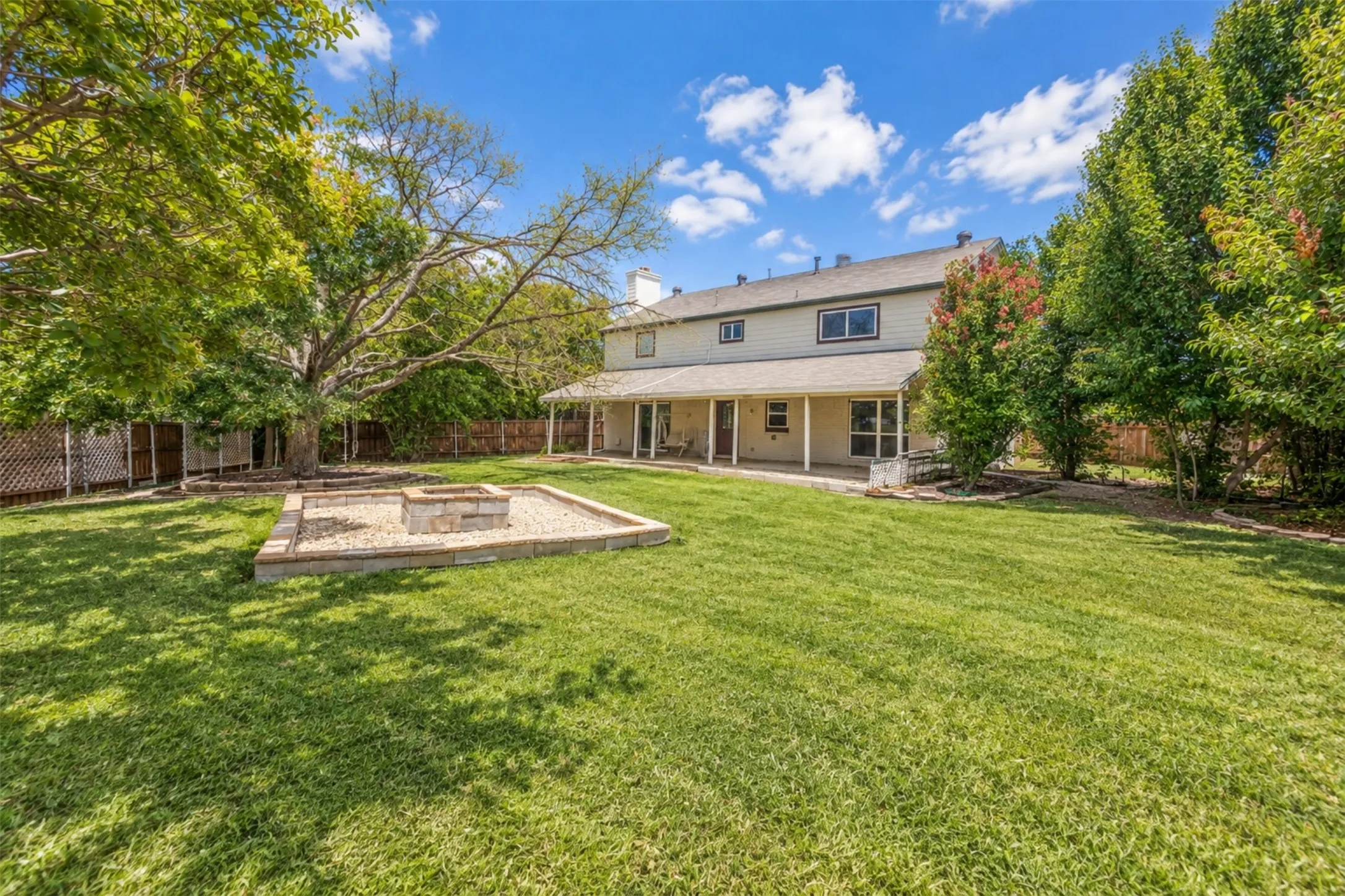 Single Family Residence For Sale in Denton County , 5104 Melody Court, Flower Mound, Texas 75028, 4 Bedroom, 3 Bathroom, 2 Garage spaces, 2,404 Sqft, built in 1983, mls#21331309, Real Estate Agent in Flower Mound, Homes For Sale in Denton county, Homes For Sale in Flower Mound, Realtor in Flower Mound Texas, Real Estate Brokerage Independent Realty Texas, Luminita Cordes Realtor