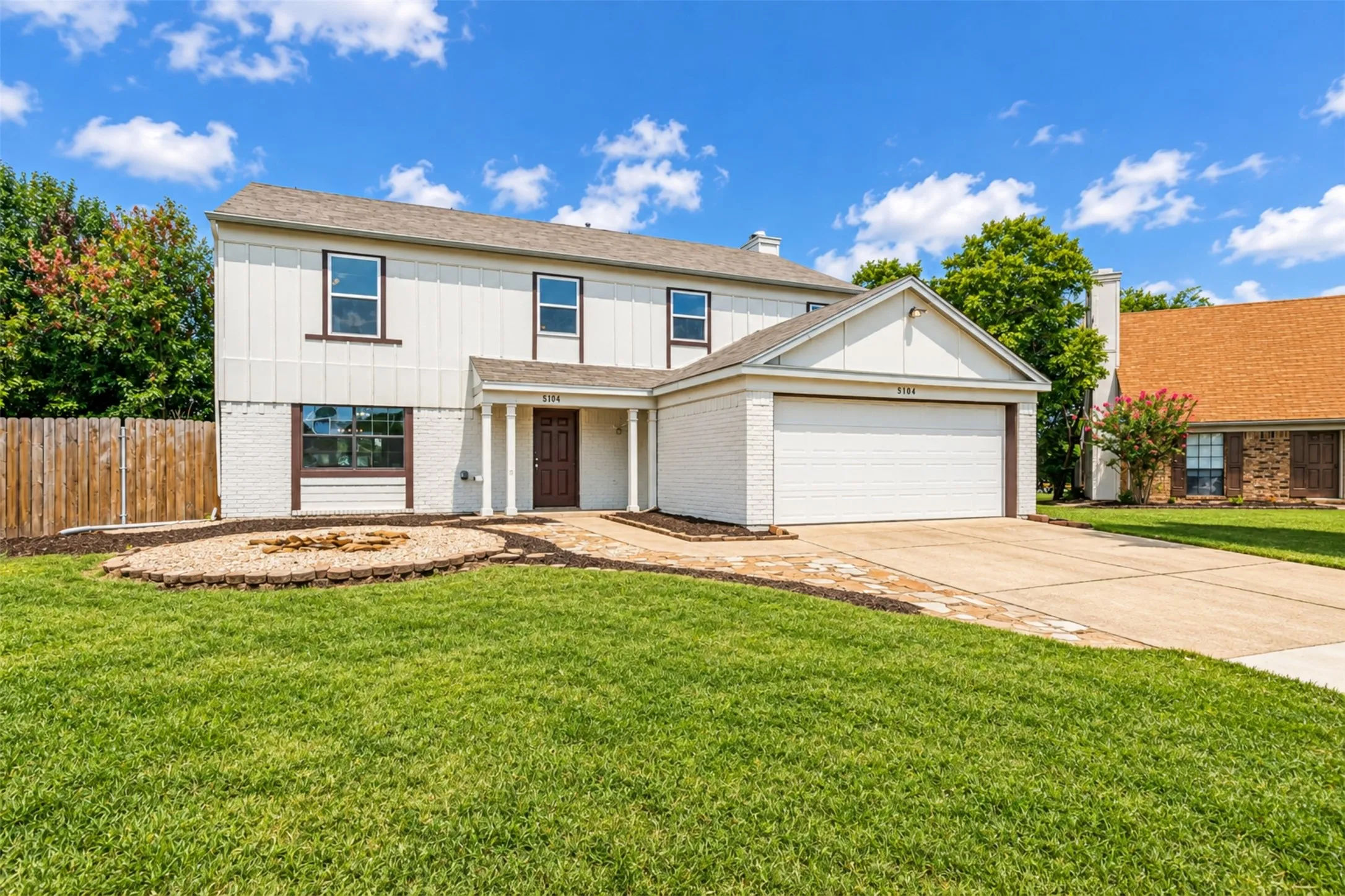 Single Family Residence For Sale in Denton County , 5104 Melody Court, Flower Mound, Texas 75028, 4 Bedroom, 3 Bathroom, 2 Garage spaces, 2,404 Sqft, built in 1983, mls#21331309, Real Estate Agent in Flower Mound, Homes For Sale in Denton county, Homes For Sale in Flower Mound, Realtor in Flower Mound Texas, Real Estate Brokerage Independent Realty Texas, Luminita Cordes Realtor