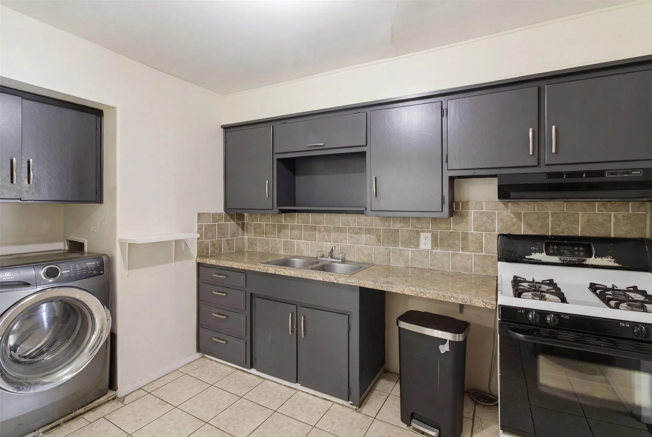Single Family Residence For Sale in Dallas County , 6632 Emhouse Street, Dallas, Texas 75232, 4 Bedroom, 2 Bathroom, Garage spaces, 1,783 Sqft, built in 1949, mls#21332078, Real Estate Agent in Dallas, Homes For Sale in Dallas county, Homes For Sale in Dallas, Realtor in Dallas Texas, Real Estate Brokerage Independent Realty Texas, Luminita Cordes Realtor