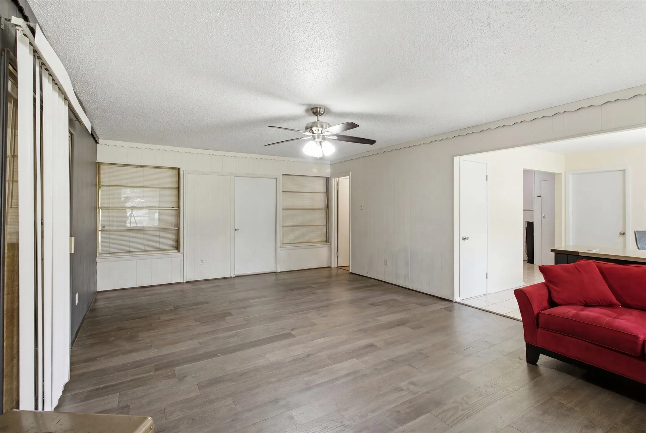 Single Family Residence For Sale in Dallas County , 6632 Emhouse Street, Dallas, Texas 75232, 4 Bedroom, 2 Bathroom, Garage spaces, 1,783 Sqft, built in 1949, mls#21332078, Real Estate Agent in Dallas, Homes For Sale in Dallas county, Homes For Sale in Dallas, Realtor in Dallas Texas, Real Estate Brokerage Independent Realty Texas, Luminita Cordes Realtor