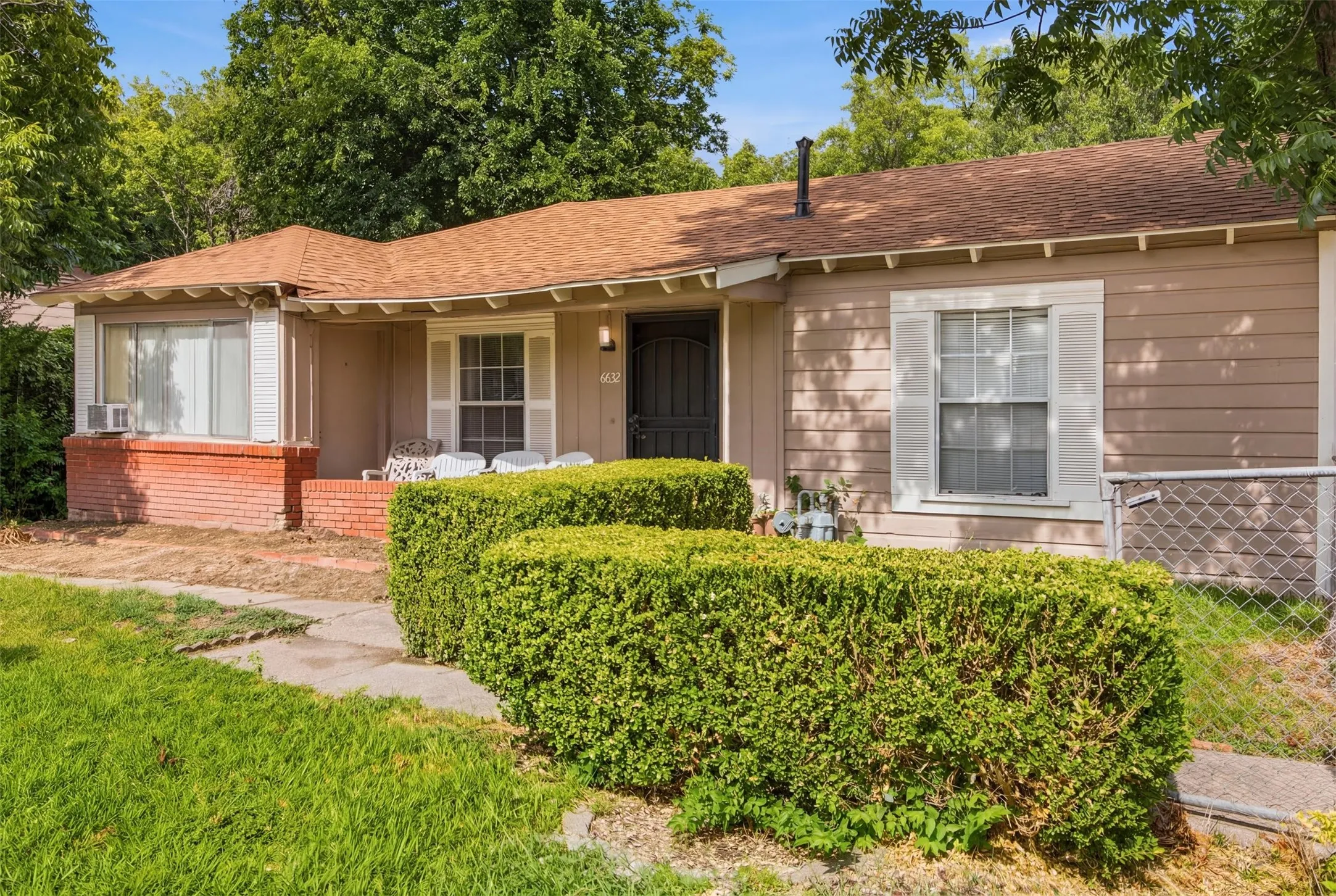 Single Family Residence For Sale in Dallas County , 6632 Emhouse Street, Dallas, Texas 75232, 4 Bedroom, 2 Bathroom, Garage spaces, 1,783 Sqft, built in 1949, mls#21332078, Real Estate Agent in Dallas, Homes For Sale in Dallas county, Homes For Sale in Dallas, Realtor in Dallas Texas, Real Estate Brokerage Independent Realty Texas, Luminita Cordes Realtor