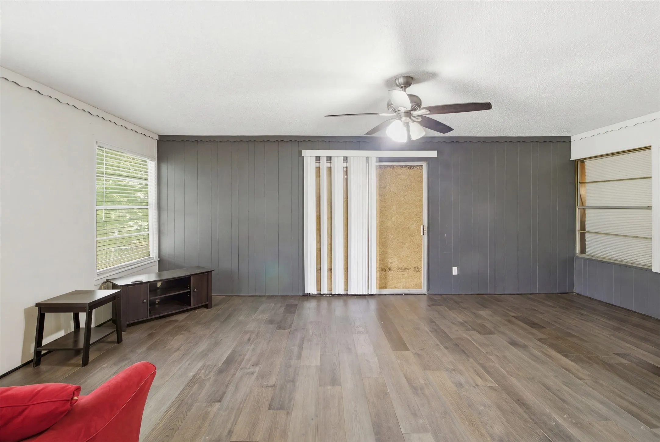 Single Family Residence For Sale in Dallas County , 6632 Emhouse Street, Dallas, Texas 75232, 4 Bedroom, 2 Bathroom, Garage spaces, 1,783 Sqft, built in 1949, mls#21332078, Real Estate Agent in Dallas, Homes For Sale in Dallas county, Homes For Sale in Dallas, Realtor in Dallas Texas, Real Estate Brokerage Independent Realty Texas, Luminita Cordes Realtor