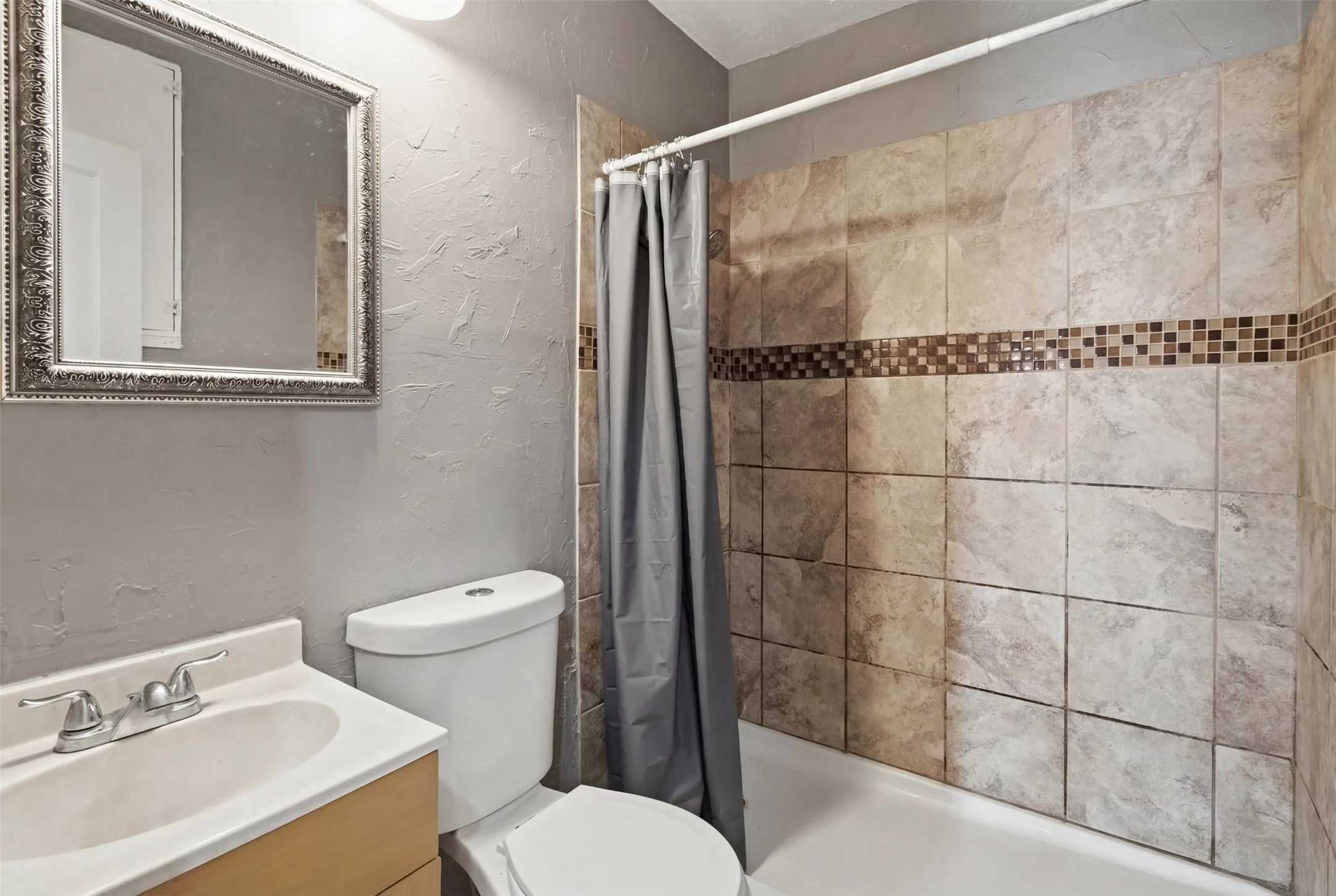 Single Family Residence For Sale in Dallas County , 6632 Emhouse Street, Dallas, Texas 75232, 4 Bedroom, 2 Bathroom, Garage spaces, 1,783 Sqft, built in 1949, mls#21332078, Real Estate Agent in Dallas, Homes For Sale in Dallas county, Homes For Sale in Dallas, Realtor in Dallas Texas, Real Estate Brokerage Independent Realty Texas, Luminita Cordes Realtor