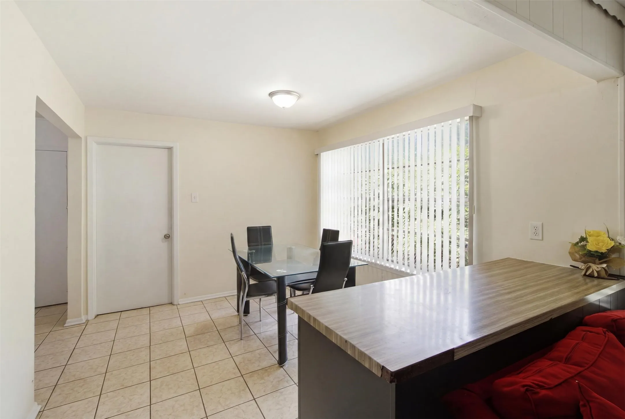 Single Family Residence For Sale in Dallas County , 6632 Emhouse Street, Dallas, Texas 75232, 4 Bedroom, 2 Bathroom, Garage spaces, 1,783 Sqft, built in 1949, mls#21332078, Real Estate Agent in Dallas, Homes For Sale in Dallas county, Homes For Sale in Dallas, Realtor in Dallas Texas, Real Estate Brokerage Independent Realty Texas, Luminita Cordes Realtor