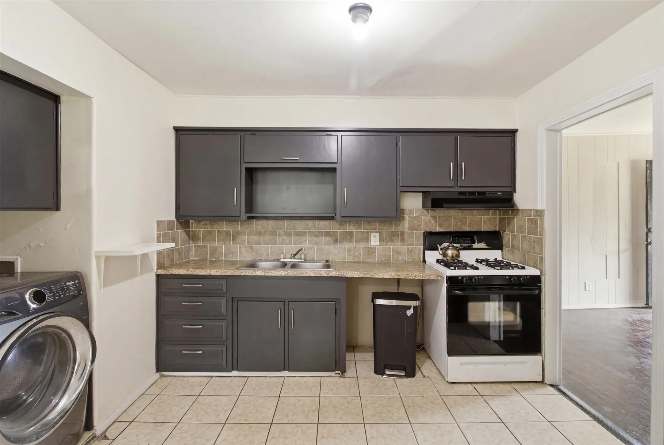 Single Family Residence For Sale in Dallas County , 6632 Emhouse Street, Dallas, Texas 75232, 4 Bedroom, 2 Bathroom, Garage spaces, 1,783 Sqft, built in 1949, mls#21332078, Real Estate Agent in Dallas, Homes For Sale in Dallas county, Homes For Sale in Dallas, Realtor in Dallas Texas, Real Estate Brokerage Independent Realty Texas, Luminita Cordes Realtor