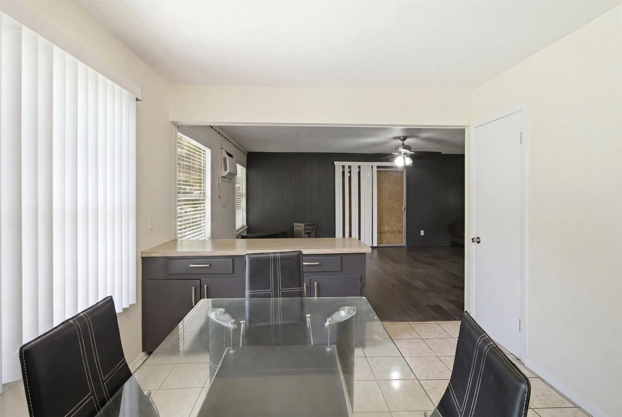 Single Family Residence For Sale in Dallas County , 6632 Emhouse Street, Dallas, Texas 75232, 4 Bedroom, 2 Bathroom, Garage spaces, 1,783 Sqft, built in 1949, mls#21332078, Real Estate Agent in Dallas, Homes For Sale in Dallas county, Homes For Sale in Dallas, Realtor in Dallas Texas, Real Estate Brokerage Independent Realty Texas, Luminita Cordes Realtor