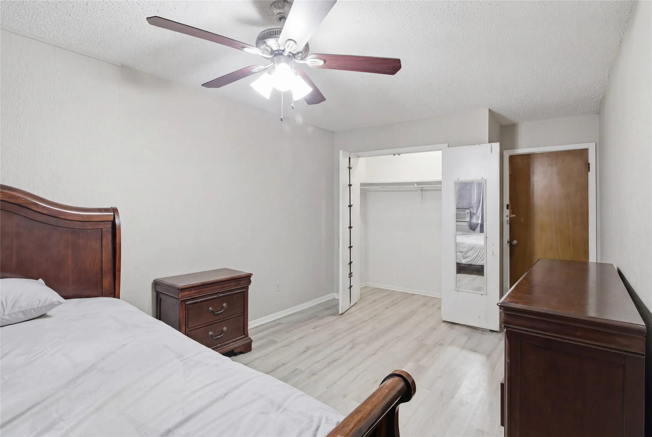 Single Family Residence For Sale in Dallas County , 6632 Emhouse Street, Dallas, Texas 75232, 4 Bedroom, 2 Bathroom, Garage spaces, 1,783 Sqft, built in 1949, mls#21332078, Real Estate Agent in Dallas, Homes For Sale in Dallas county, Homes For Sale in Dallas, Realtor in Dallas Texas, Real Estate Brokerage Independent Realty Texas, Luminita Cordes Realtor