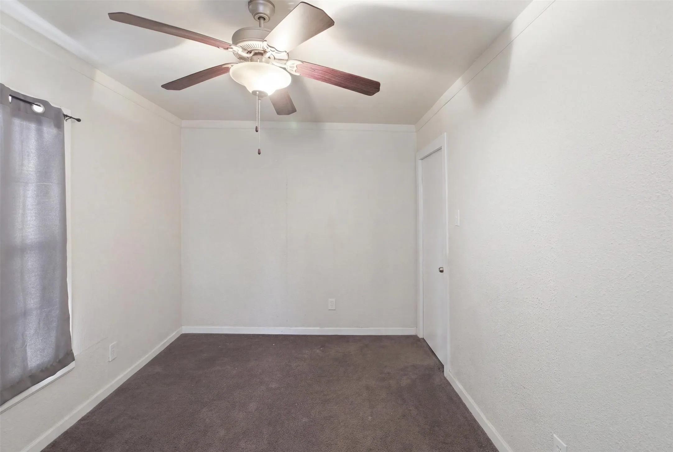 Single Family Residence For Sale in Dallas County , 6632 Emhouse Street, Dallas, Texas 75232, 4 Bedroom, 2 Bathroom, Garage spaces, 1,783 Sqft, built in 1949, mls#21332078, Real Estate Agent in Dallas, Homes For Sale in Dallas county, Homes For Sale in Dallas, Realtor in Dallas Texas, Real Estate Brokerage Independent Realty Texas, Luminita Cordes Realtor