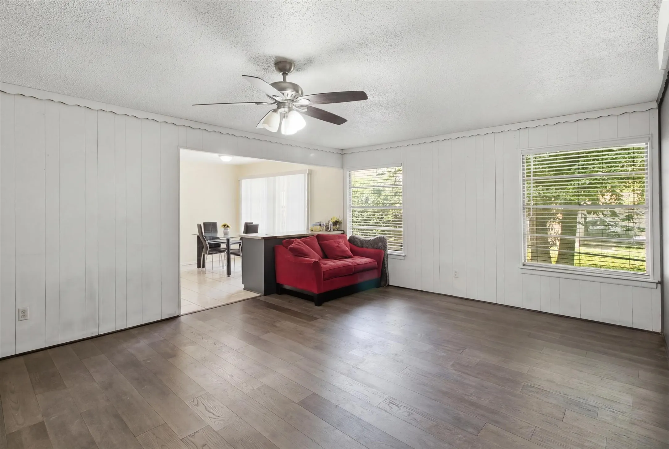 Single Family Residence For Sale in Dallas County , 6632 Emhouse Street, Dallas, Texas 75232, 4 Bedroom, 2 Bathroom, Garage spaces, 1,783 Sqft, built in 1949, mls#21332078, Real Estate Agent in Dallas, Homes For Sale in Dallas county, Homes For Sale in Dallas, Realtor in Dallas Texas, Real Estate Brokerage Independent Realty Texas, Luminita Cordes Realtor
