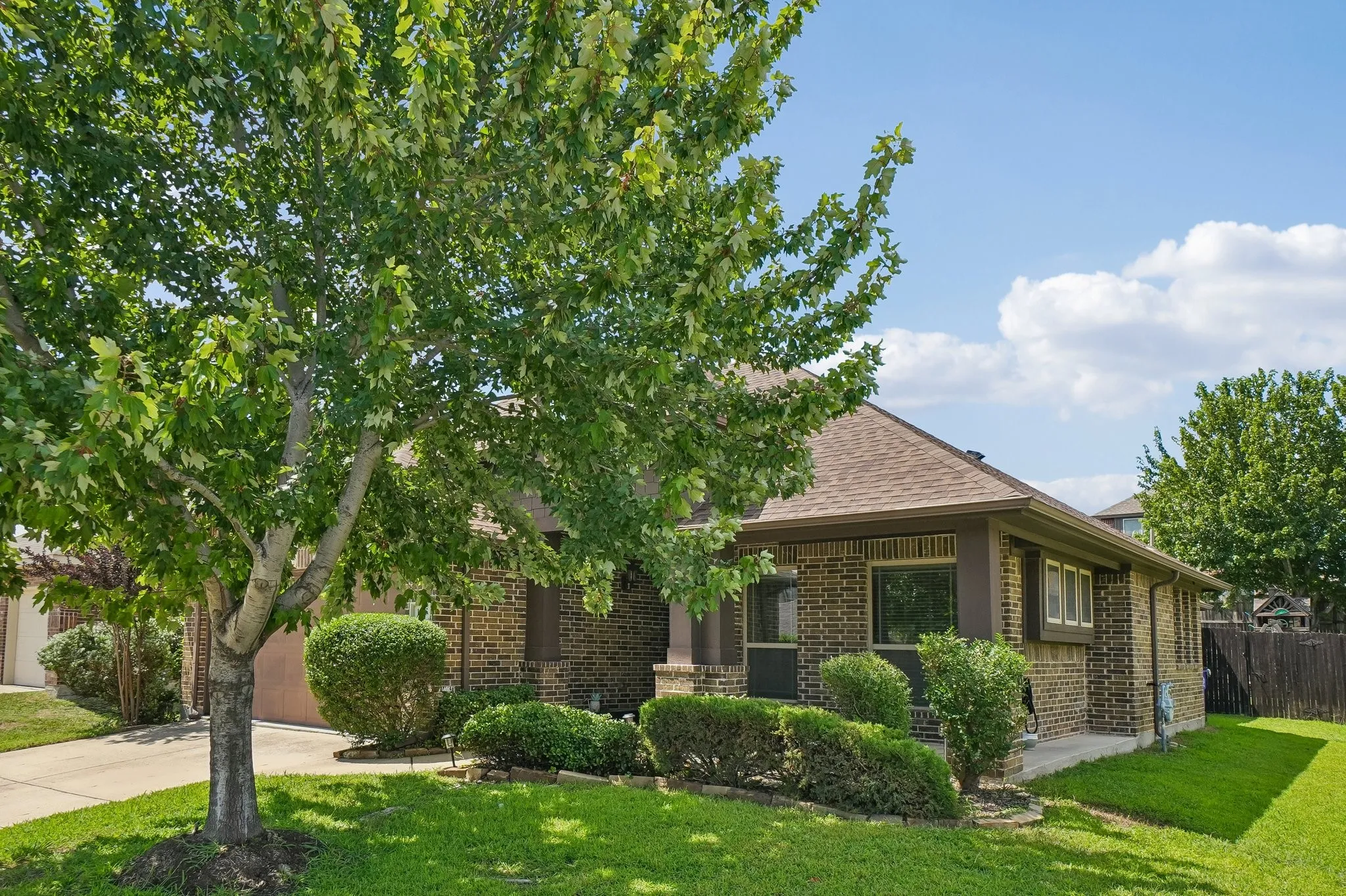 Single Family Residence For Sale in Collin County , 1075 Carpenter Court, Lavon, Texas 75166, 3 Bedroom, 2 Bathroom, 2 Garage spaces, 1,665 Sqft, built in 2014, mls#21332347, Real Estate Agent in Lavon, Homes For Sale in Collin county, Homes For Sale in Lavon, Realtor in Lavon Texas, Real Estate Brokerage Independent Realty Texas, Luminita Cordes Realtor