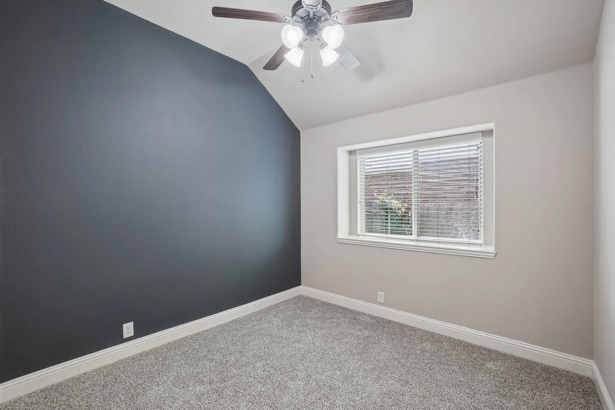 Single Family Residence For Sale in Collin County , 1075 Carpenter Court, Lavon, Texas 75166, 3 Bedroom, 2 Bathroom, 2 Garage spaces, 1,665 Sqft, built in 2014, mls#21332347, Real Estate Agent in Lavon, Homes For Sale in Collin county, Homes For Sale in Lavon, Realtor in Lavon Texas, Real Estate Brokerage Independent Realty Texas, Luminita Cordes Realtor