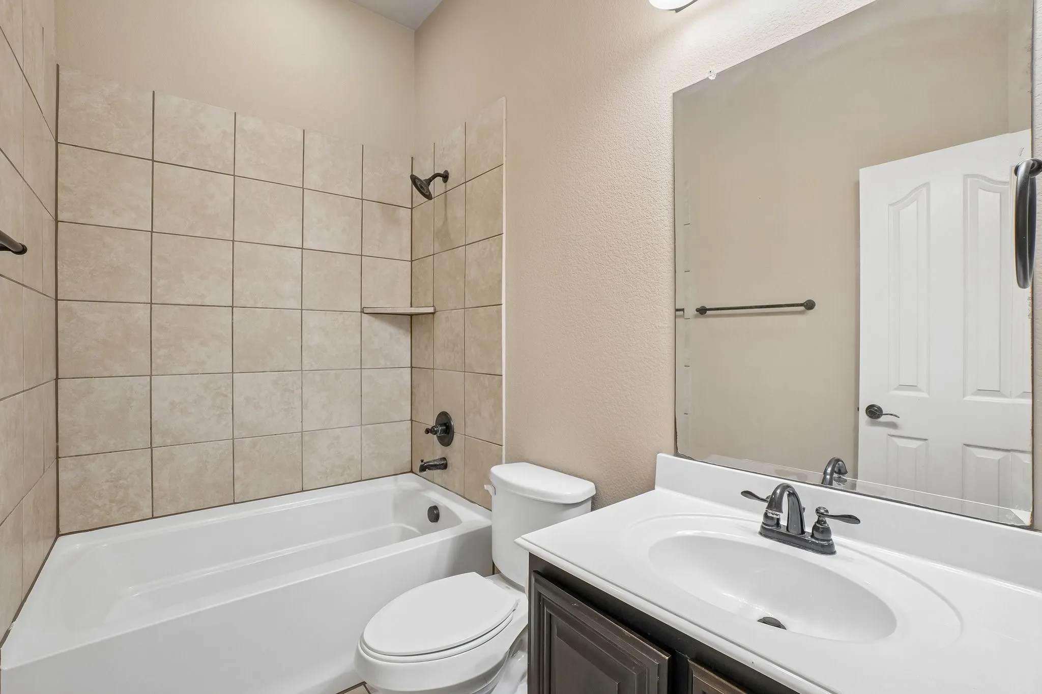 Single Family Residence For Sale in Collin County , 1075 Carpenter Court, Lavon, Texas 75166, 3 Bedroom, 2 Bathroom, 2 Garage spaces, 1,665 Sqft, built in 2014, mls#21332347, Real Estate Agent in Lavon, Homes For Sale in Collin county, Homes For Sale in Lavon, Realtor in Lavon Texas, Real Estate Brokerage Independent Realty Texas, Luminita Cordes Realtor
