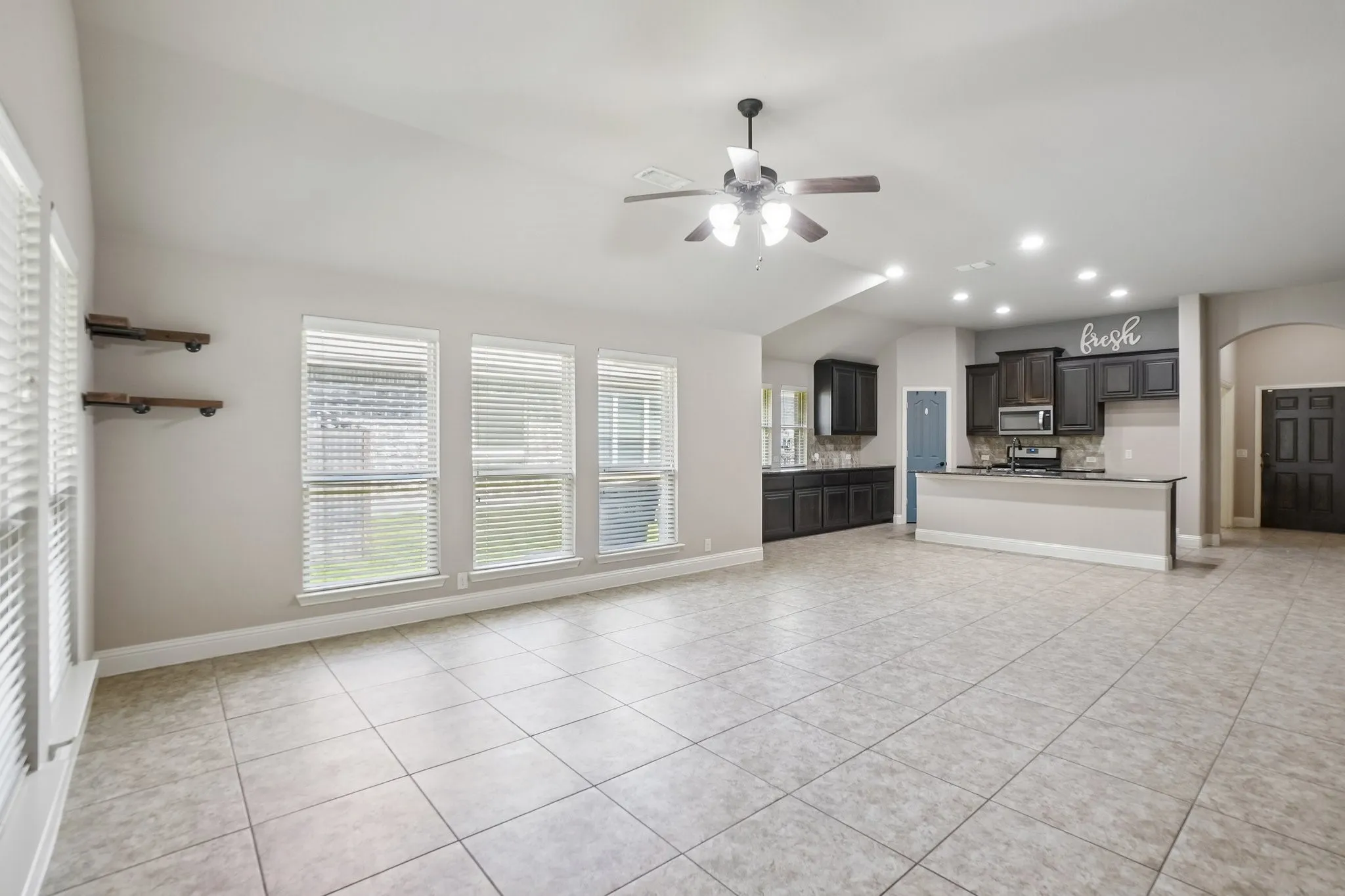 Single Family Residence For Sale in Collin County , 1075 Carpenter Court, Lavon, Texas 75166, 3 Bedroom, 2 Bathroom, 2 Garage spaces, 1,665 Sqft, built in 2014, mls#21332347, Real Estate Agent in Lavon, Homes For Sale in Collin county, Homes For Sale in Lavon, Realtor in Lavon Texas, Real Estate Brokerage Independent Realty Texas, Luminita Cordes Realtor