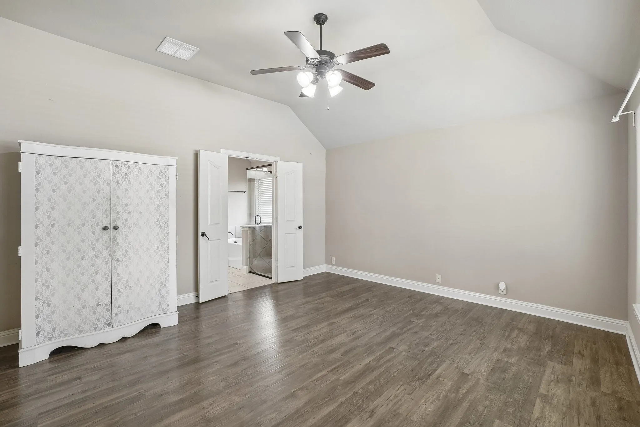 Single Family Residence For Sale in Collin County , 1075 Carpenter Court, Lavon, Texas 75166, 3 Bedroom, 2 Bathroom, 2 Garage spaces, 1,665 Sqft, built in 2014, mls#21332347, Real Estate Agent in Lavon, Homes For Sale in Collin county, Homes For Sale in Lavon, Realtor in Lavon Texas, Real Estate Brokerage Independent Realty Texas, Luminita Cordes Realtor