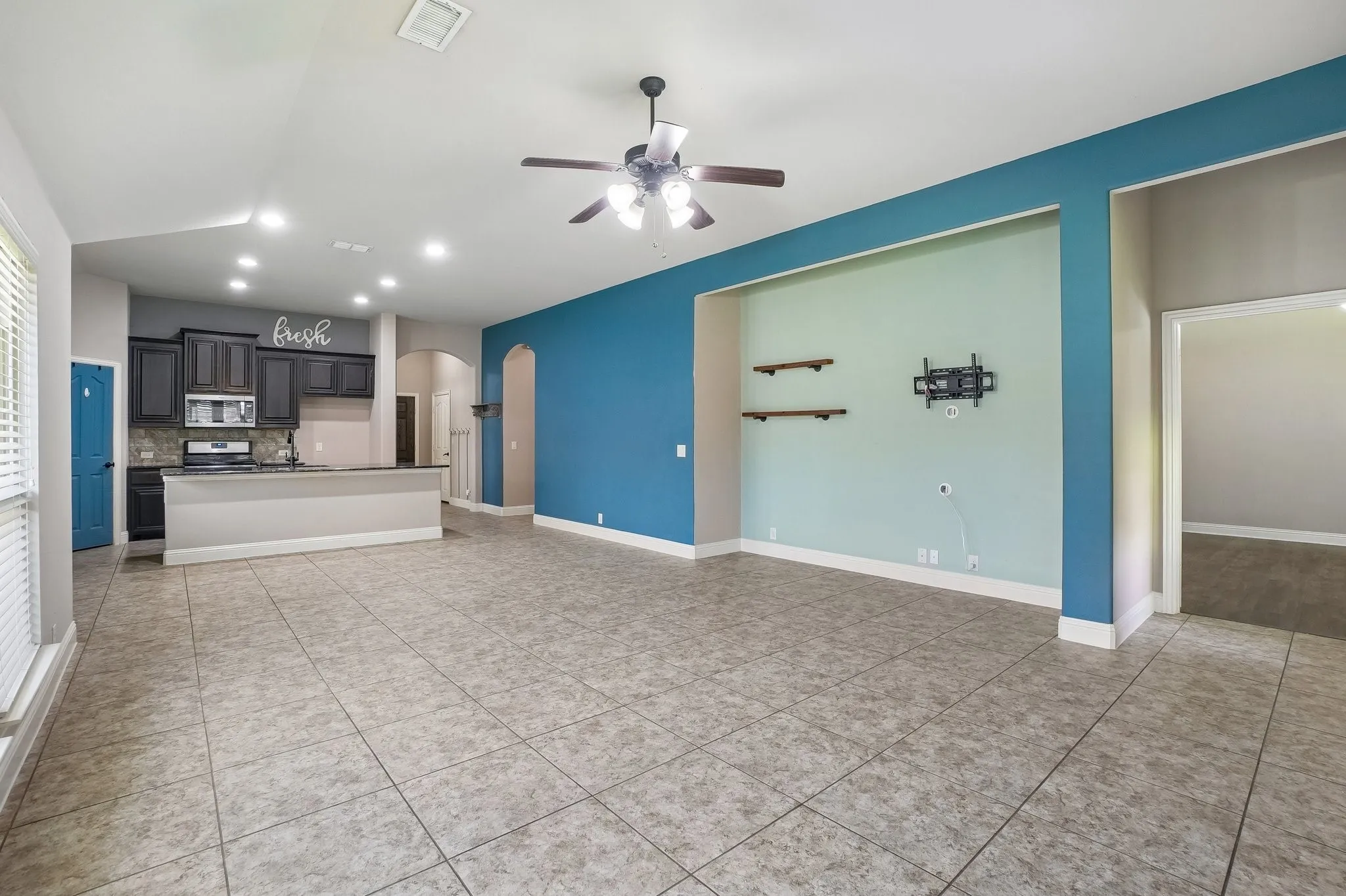 Single Family Residence For Sale in Collin County , 1075 Carpenter Court, Lavon, Texas 75166, 3 Bedroom, 2 Bathroom, 2 Garage spaces, 1,665 Sqft, built in 2014, mls#21332347, Real Estate Agent in Lavon, Homes For Sale in Collin county, Homes For Sale in Lavon, Realtor in Lavon Texas, Real Estate Brokerage Independent Realty Texas, Luminita Cordes Realtor