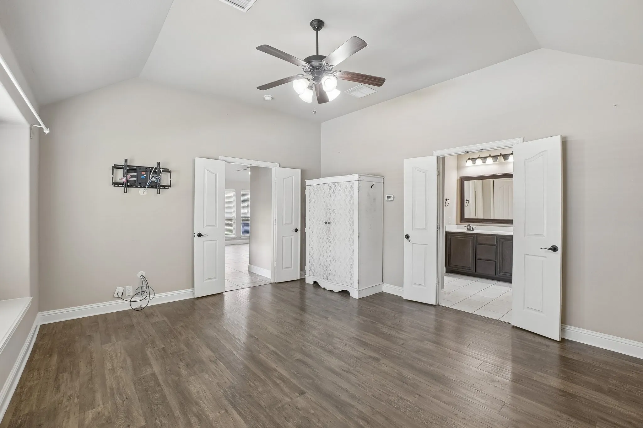 Single Family Residence For Sale in Collin County , 1075 Carpenter Court, Lavon, Texas 75166, 3 Bedroom, 2 Bathroom, 2 Garage spaces, 1,665 Sqft, built in 2014, mls#21332347, Real Estate Agent in Lavon, Homes For Sale in Collin county, Homes For Sale in Lavon, Realtor in Lavon Texas, Real Estate Brokerage Independent Realty Texas, Luminita Cordes Realtor