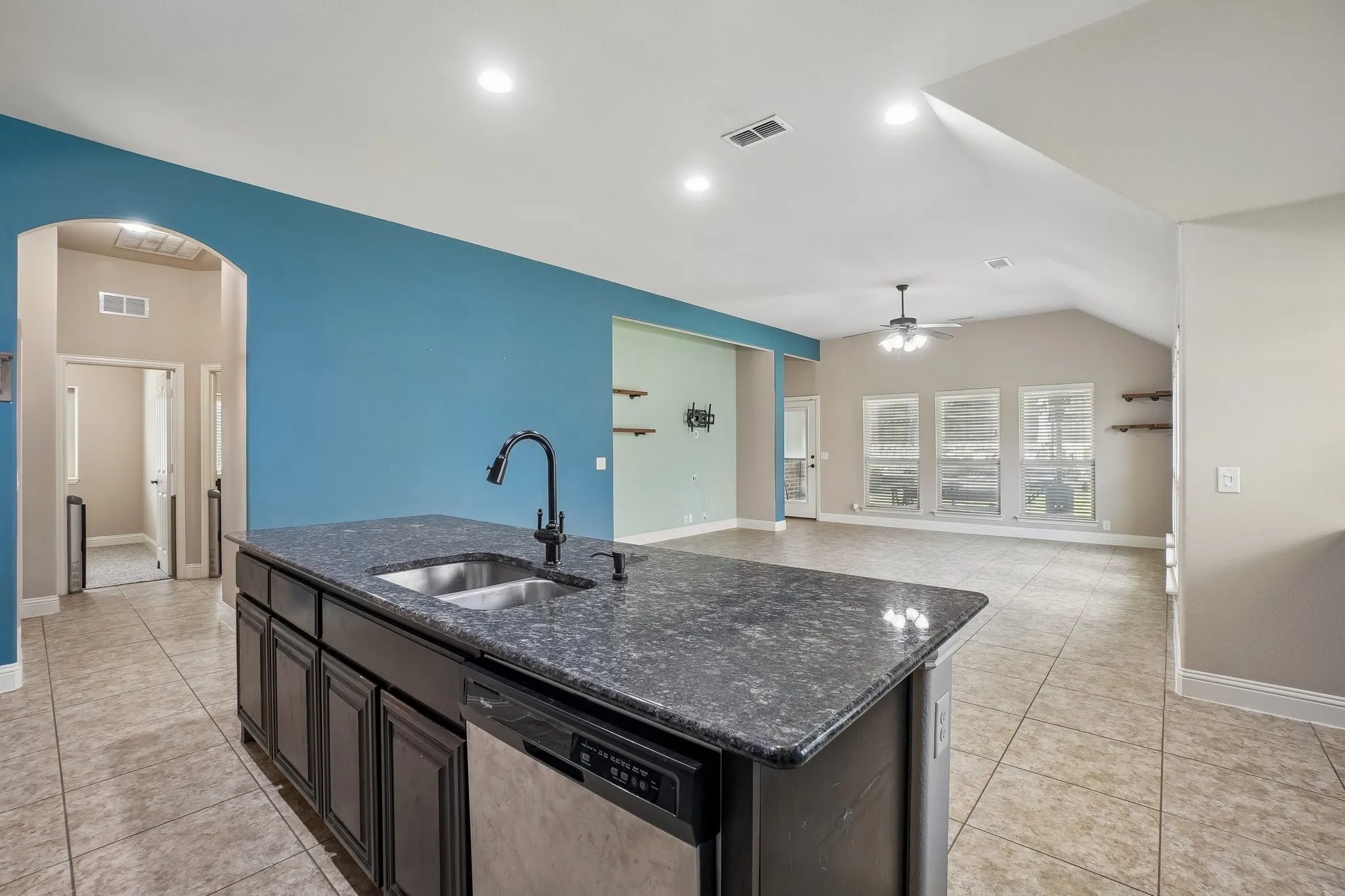 Single Family Residence For Sale in Collin County , 1075 Carpenter Court, Lavon, Texas 75166, 3 Bedroom, 2 Bathroom, 2 Garage spaces, 1,665 Sqft, built in 2014, mls#21332347, Real Estate Agent in Lavon, Homes For Sale in Collin county, Homes For Sale in Lavon, Realtor in Lavon Texas, Real Estate Brokerage Independent Realty Texas, Luminita Cordes Realtor