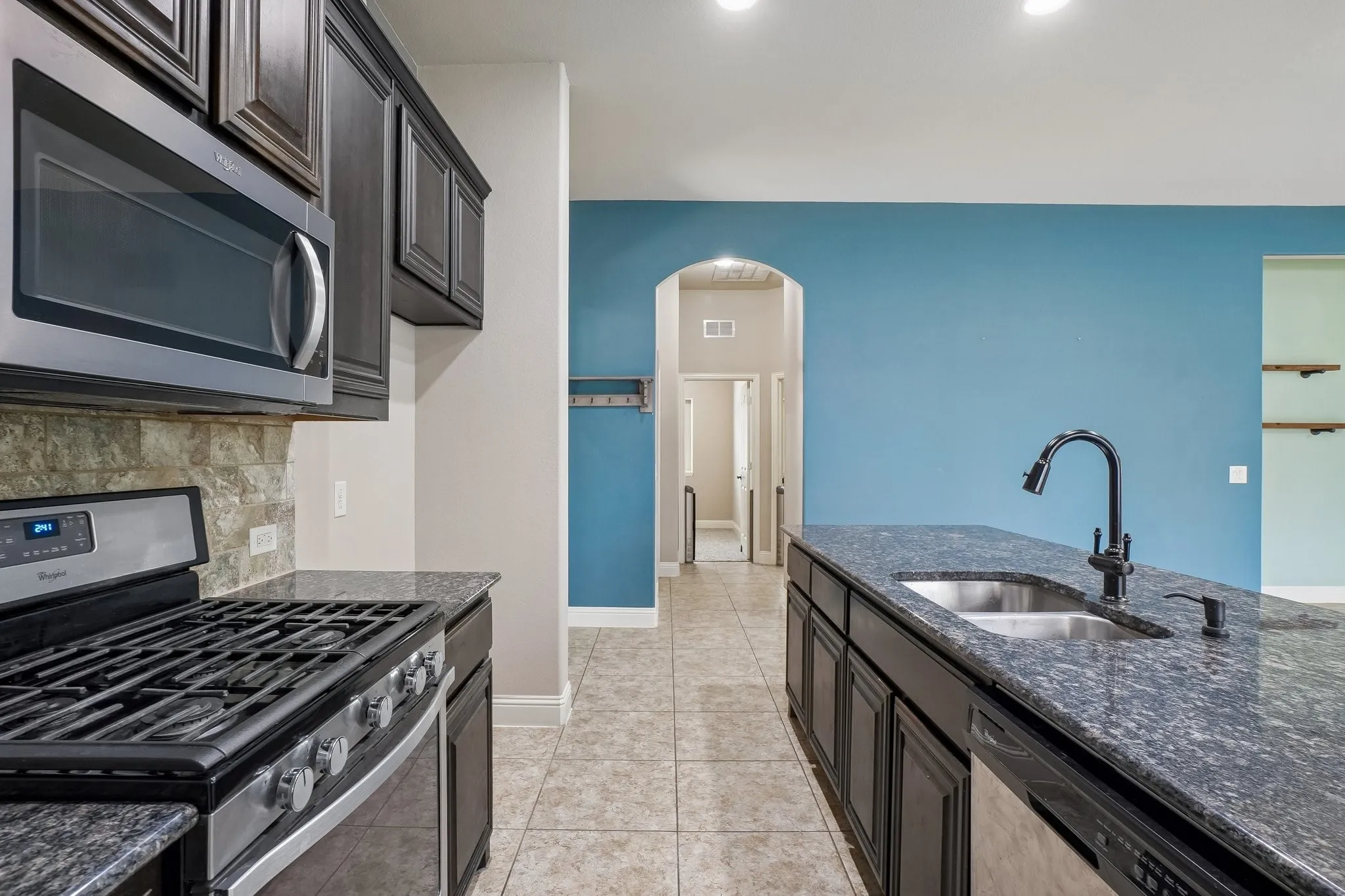 Single Family Residence For Sale in Collin County , 1075 Carpenter Court, Lavon, Texas 75166, 3 Bedroom, 2 Bathroom, 2 Garage spaces, 1,665 Sqft, built in 2014, mls#21332347, Real Estate Agent in Lavon, Homes For Sale in Collin county, Homes For Sale in Lavon, Realtor in Lavon Texas, Real Estate Brokerage Independent Realty Texas, Luminita Cordes Realtor