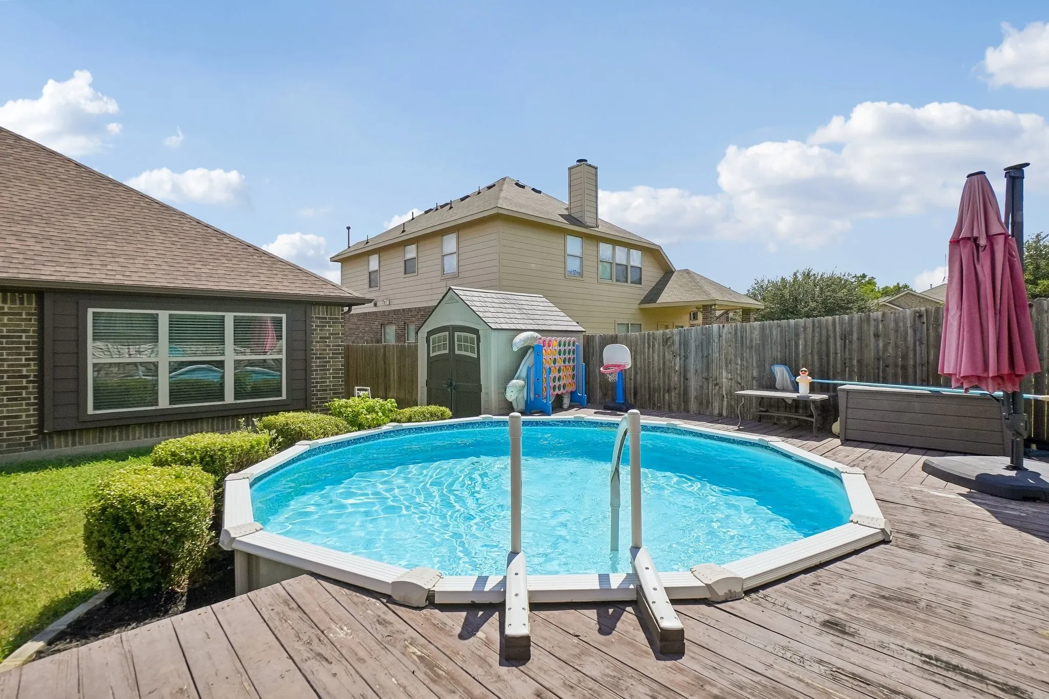 Single Family Residence For Sale in Collin County , 1075 Carpenter Court, Lavon, Texas 75166, 3 Bedroom, 2 Bathroom, 2 Garage spaces, 1,665 Sqft, built in 2014, mls#21332347, Real Estate Agent in Lavon, Homes For Sale in Collin county, Homes For Sale in Lavon, Realtor in Lavon Texas, Real Estate Brokerage Independent Realty Texas, Luminita Cordes Realtor