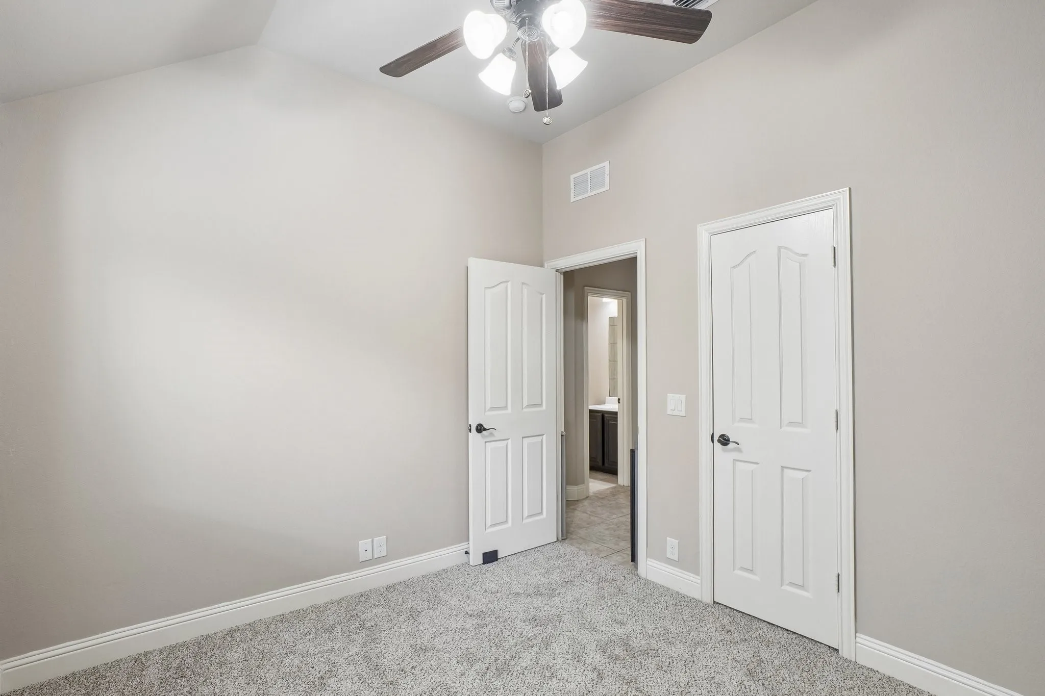 Single Family Residence For Sale in Collin County , 1075 Carpenter Court, Lavon, Texas 75166, 3 Bedroom, 2 Bathroom, 2 Garage spaces, 1,665 Sqft, built in 2014, mls#21332347, Real Estate Agent in Lavon, Homes For Sale in Collin county, Homes For Sale in Lavon, Realtor in Lavon Texas, Real Estate Brokerage Independent Realty Texas, Luminita Cordes Realtor