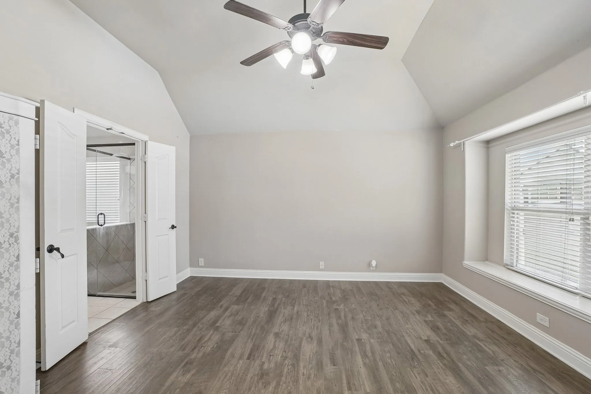 Single Family Residence For Sale in Collin County , 1075 Carpenter Court, Lavon, Texas 75166, 3 Bedroom, 2 Bathroom, 2 Garage spaces, 1,665 Sqft, built in 2014, mls#21332347, Real Estate Agent in Lavon, Homes For Sale in Collin county, Homes For Sale in Lavon, Realtor in Lavon Texas, Real Estate Brokerage Independent Realty Texas, Luminita Cordes Realtor