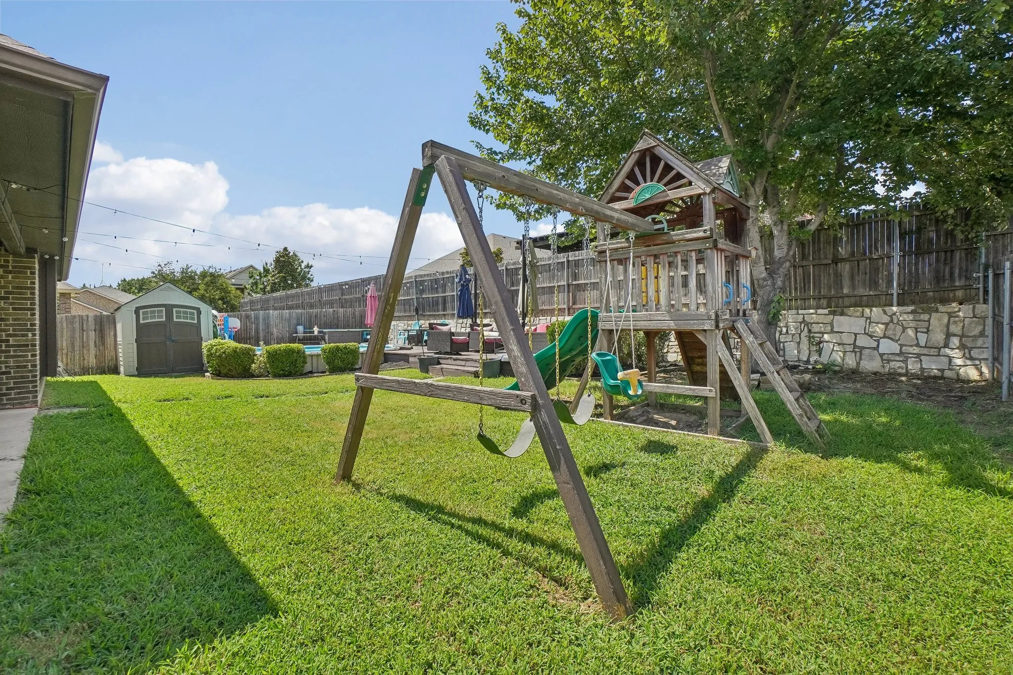 Single Family Residence For Sale in Collin County , 1075 Carpenter Court, Lavon, Texas 75166, 3 Bedroom, 2 Bathroom, 2 Garage spaces, 1,665 Sqft, built in 2014, mls#21332347, Real Estate Agent in Lavon, Homes For Sale in Collin county, Homes For Sale in Lavon, Realtor in Lavon Texas, Real Estate Brokerage Independent Realty Texas, Luminita Cordes Realtor