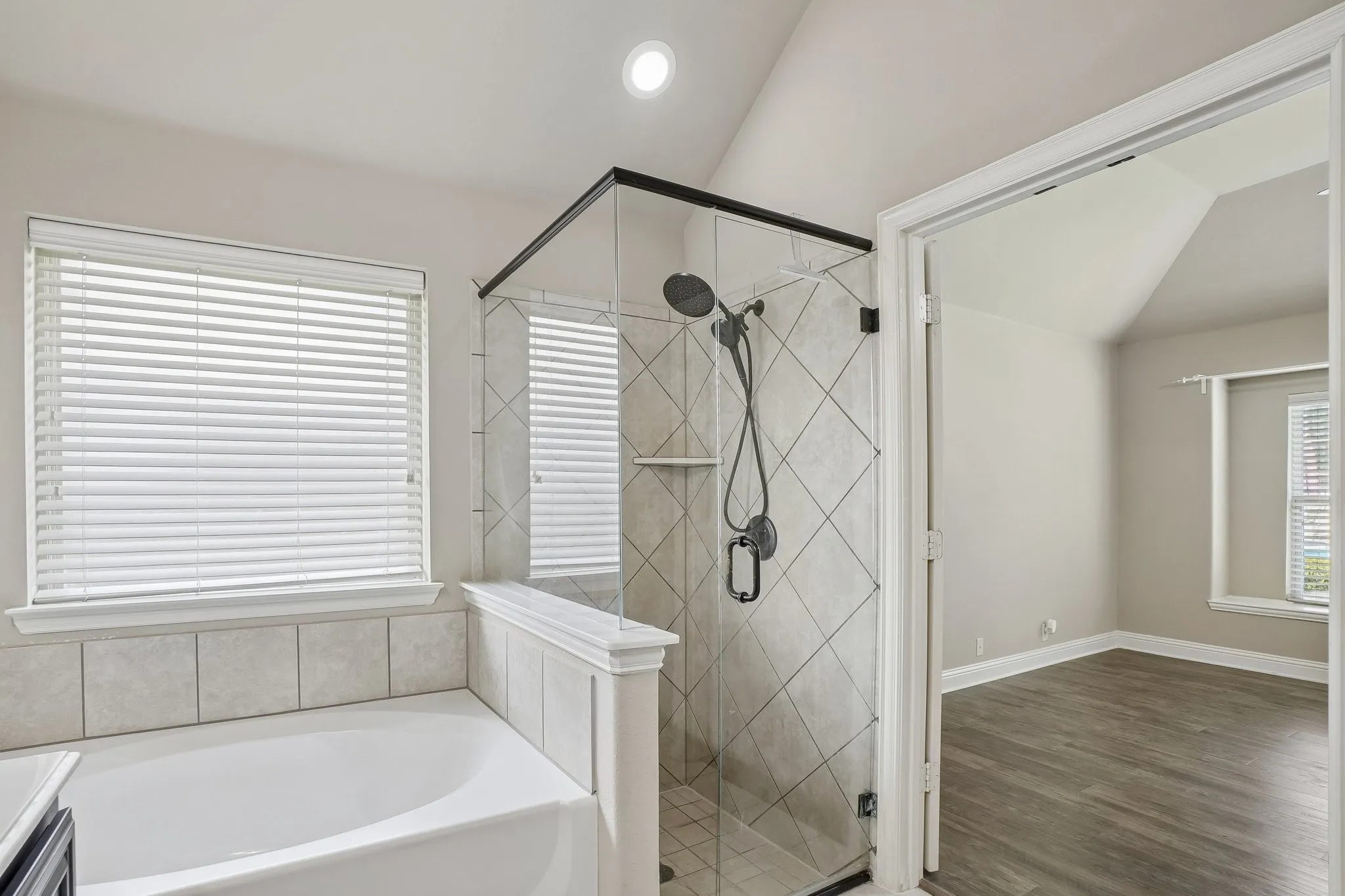 Single Family Residence For Sale in Collin County , 1075 Carpenter Court, Lavon, Texas 75166, 3 Bedroom, 2 Bathroom, 2 Garage spaces, 1,665 Sqft, built in 2014, mls#21332347, Real Estate Agent in Lavon, Homes For Sale in Collin county, Homes For Sale in Lavon, Realtor in Lavon Texas, Real Estate Brokerage Independent Realty Texas, Luminita Cordes Realtor