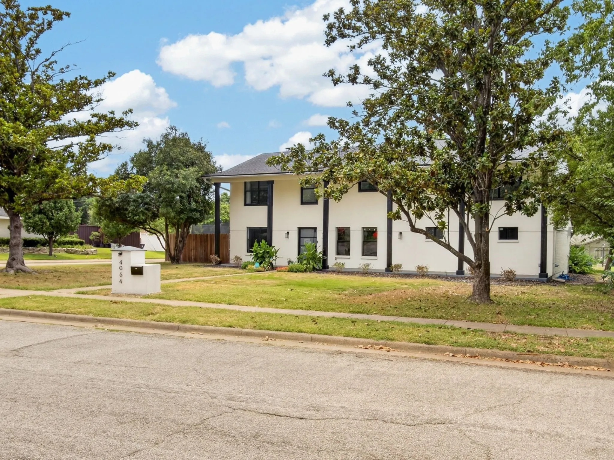 Single Family Residence For Sale in Dallas County , 4064 High Summit Drive, Dallas, Texas 75244, 4 Bedroom, 3 Bathroom, 2 Garage spaces, 2,543 Sqft, built in 1969, mls#21332216, Real Estate Agent in Dallas, Homes For Sale in Dallas county, Homes For Sale in Dallas, Realtor in Dallas Texas, Real Estate Brokerage Independent Realty Texas, Luminita Cordes Realtor