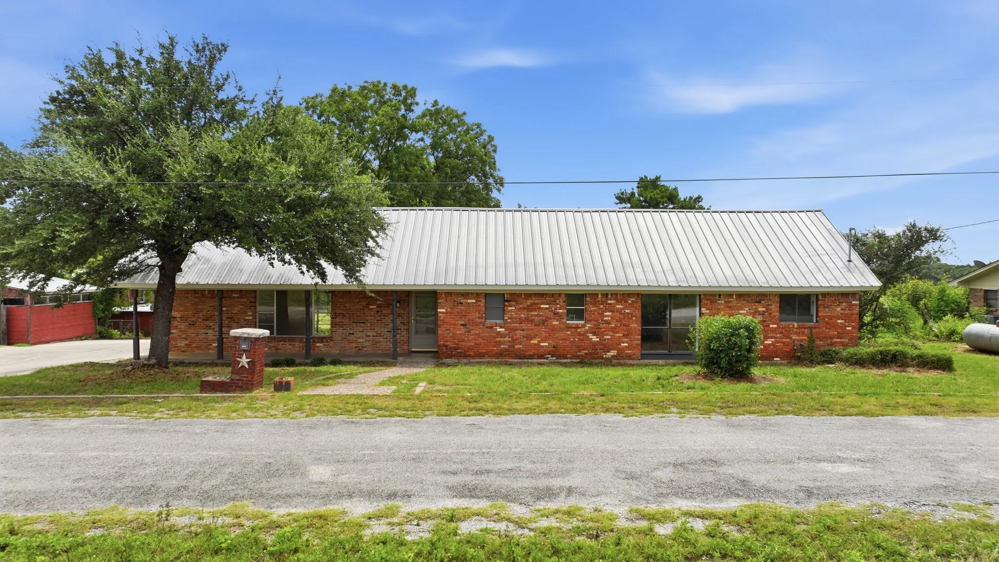 Single Family Residence For Sale in Parker County , 1102 Chilton Street, Weatherford, Texas 76086, 3 Bedroom, 2 Bathroom, Garage spaces, 2,244 Sqft, built in 0, mls#21327193, Real Estate Agent in Weatherford, Homes For Sale in Parker county, Homes For Sale in Weatherford, Realtor in Weatherford Texas, Real Estate Brokerage Independent Realty Texas, Luminita Cordes Realtor