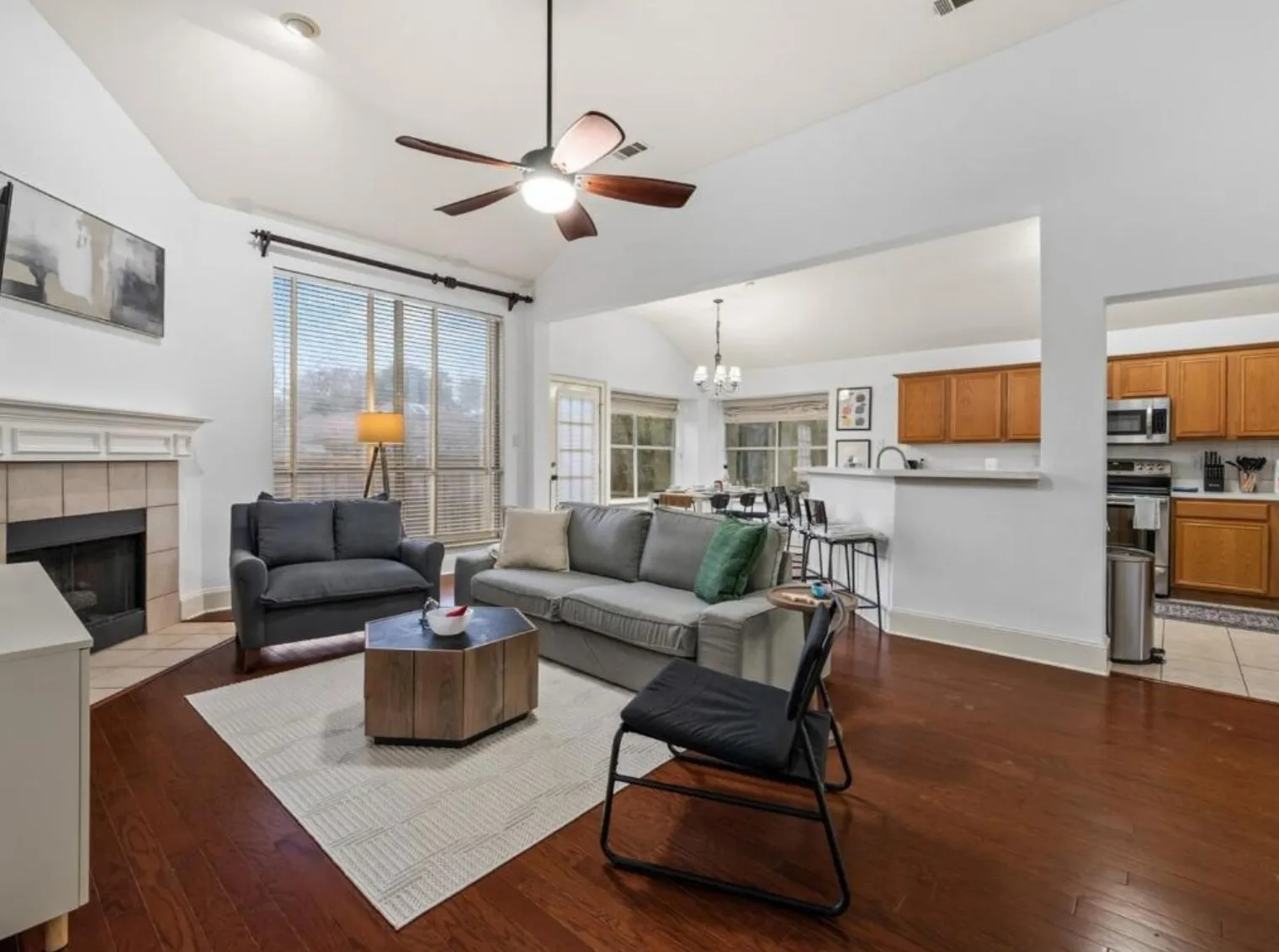 Single Family Residence For Rent in Collin County , 7710 Brookview Drive, Frisco, Texas 75034, 4 Bedroom, 2 Bathroom, 2 Garage spaces, 2,097 Sqft, built in 1998, mls#21327297, Real Estate Agent in Frisco, Homes For Rent in Collin county, Homes For Rent in Frisco, Realtor in Frisco Texas, Real Estate Brokerage Independent Realty Texas, Luminita Cordes Realtor