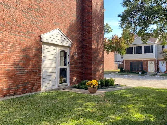Condominium For Sale in Dallas County , 226 Samuel Boulevard F1, Coppell, Texas 75019, 1 Bedroom, 1 Bathroom, Garage spaces, 713 Sqft, built in 1984, mls#21333550, Real Estate Agent in Coppell, Homes For Sale in Dallas county, Homes For Sale in Coppell, Realtor in Coppell Texas, Real Estate Brokerage Independent Realty Texas, Luminita Cordes Realtor