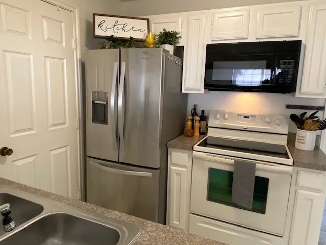 Condominium For Sale in Dallas County , 226 Samuel Boulevard F1, Coppell, Texas 75019, 1 Bedroom, 1 Bathroom, Garage spaces, 713 Sqft, built in 1984, mls#21333550, Real Estate Agent in Coppell, Homes For Sale in Dallas county, Homes For Sale in Coppell, Realtor in Coppell Texas, Real Estate Brokerage Independent Realty Texas, Luminita Cordes Realtor