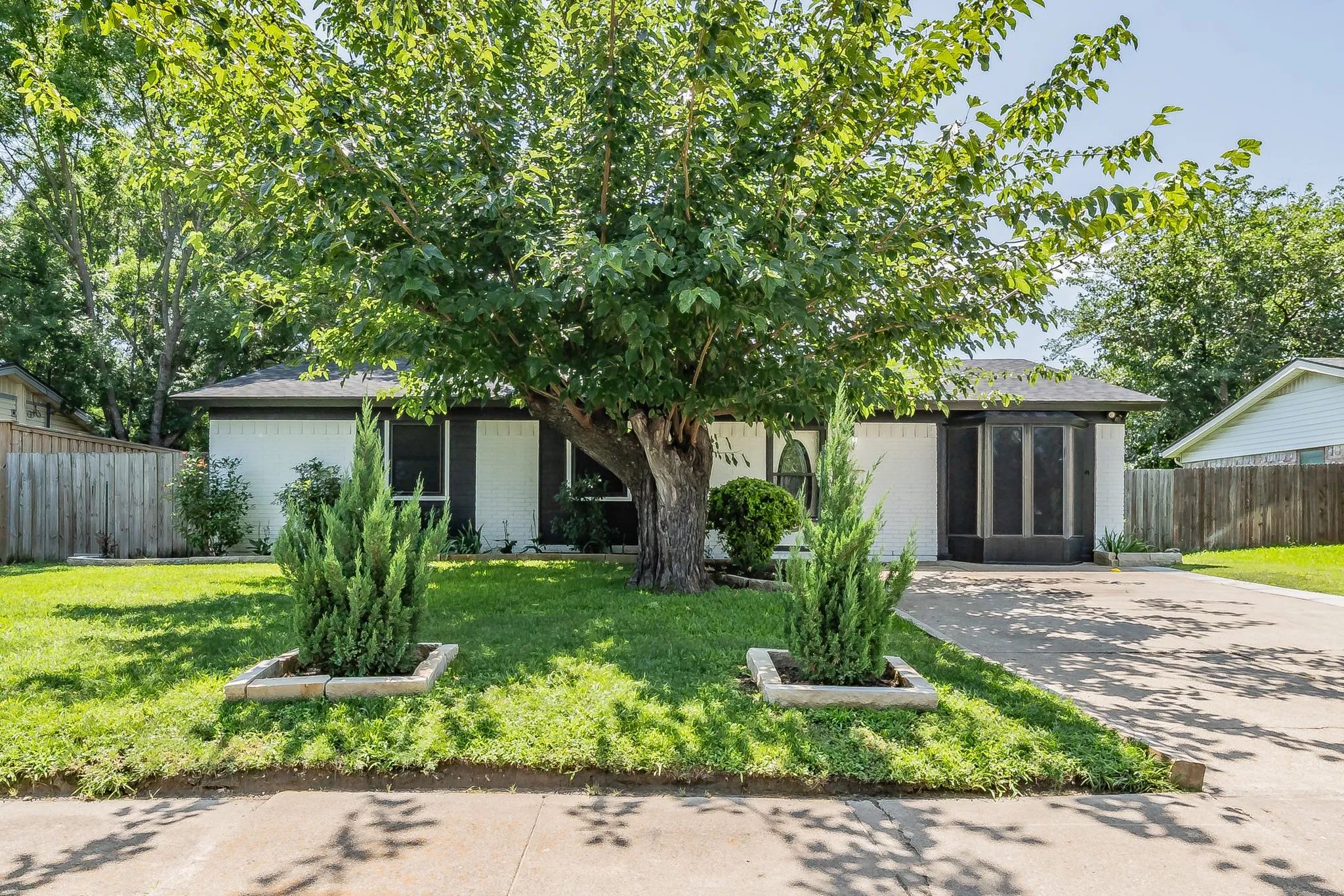 Single Family Residence For Sale in Dallas County , 713 Keystone Street, Mesquite, Texas 75149, 4 Bedrooms, 2 Bathrooms, Garage spaces, 1,731 Sqft, built in 1970, Price $287,000, mls#21330303, Real Estate Agent in Mesquite, Homes For Sale in Dallas county, Homes For Sale in Mesquite, Realtor in Mesquite Texas, Real Estate Brokerage Independent Realty Texas, Luminita Cordes Realtor