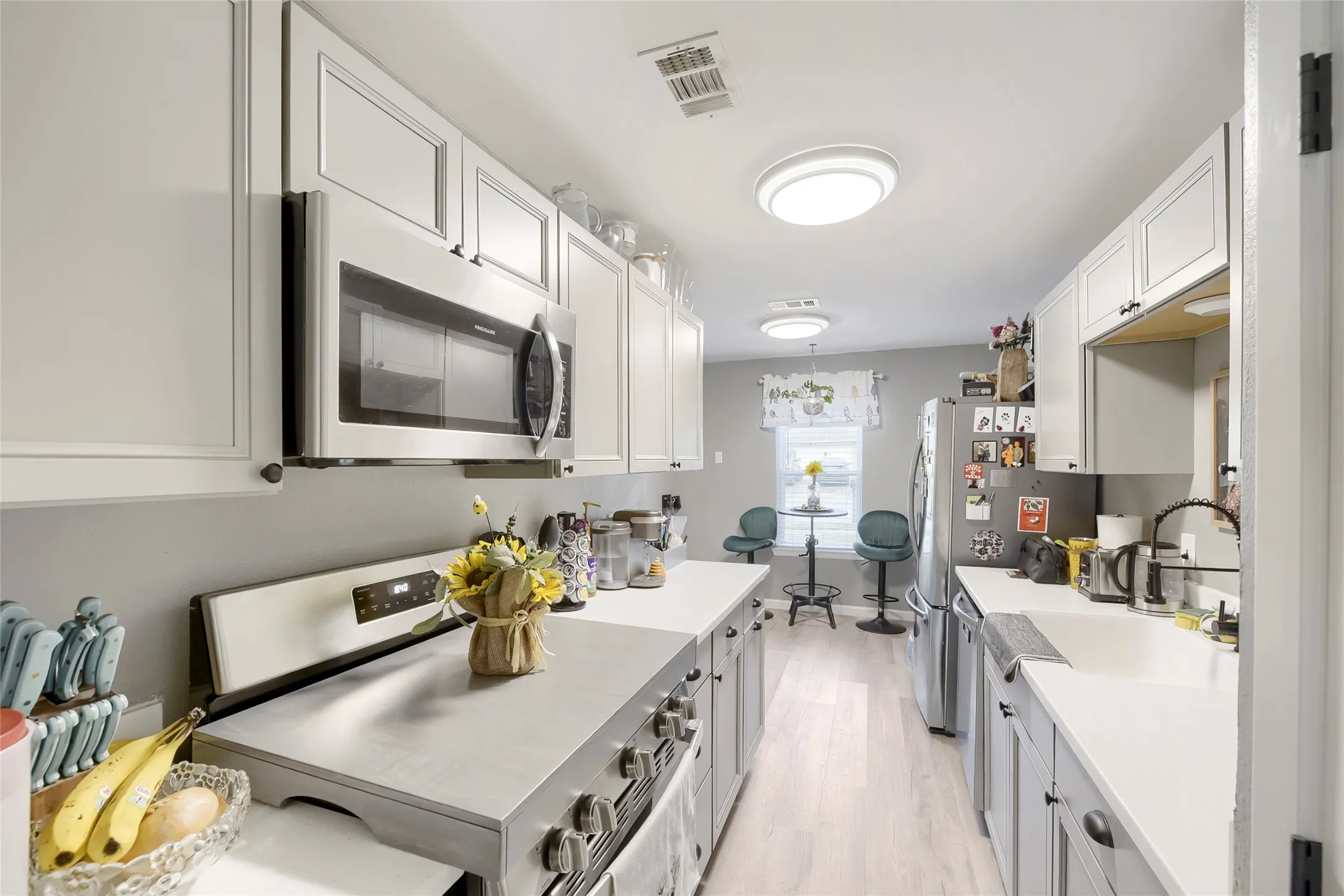 Single Family Residence For Sale in Tarrant County , 216 N Prairie View Road, Crowley, Texas 76036, 2 Bedrooms, 1 Bathroom, 1 Garage spaces, 1,097 Sqft, built in 1969, Price $224,999, mls#21330941, Real Estate Agent in Crowley, Homes For Sale in Tarrant county, Homes For Sale in Crowley, Realtor in Crowley Texas, Real Estate Brokerage Independent Realty Texas, Luminita Cordes Realtor