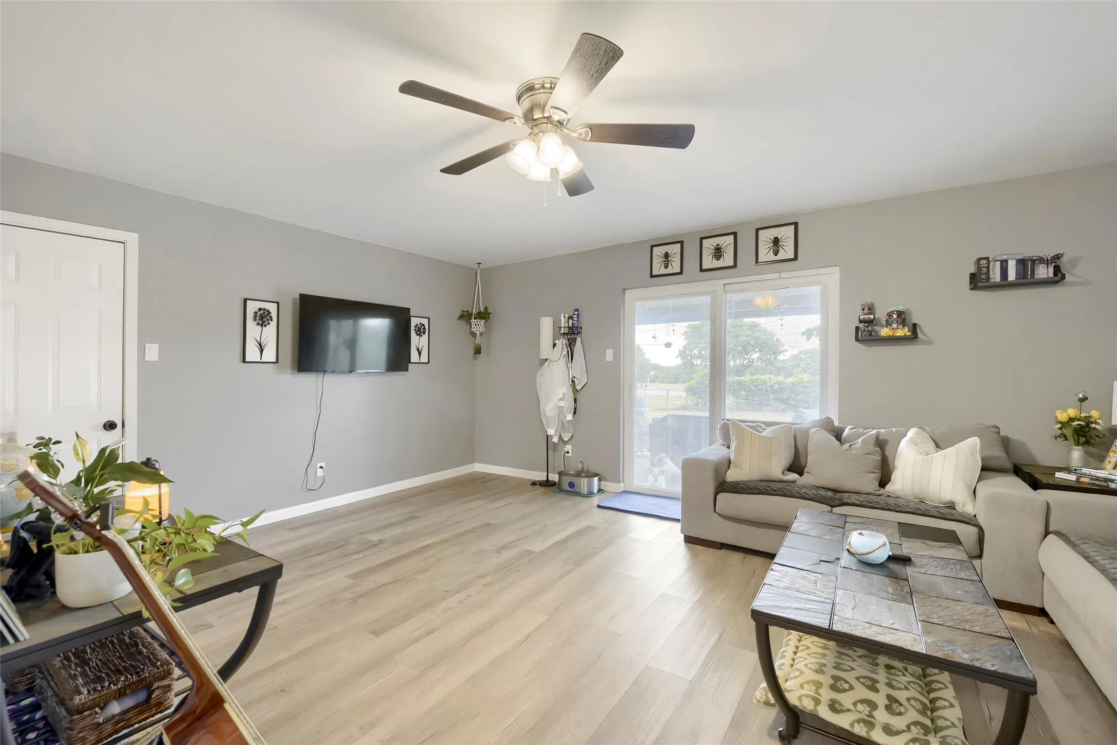 Single Family Residence For Sale in Tarrant County , 216 N Prairie View Road, Crowley, Texas 76036, 2 Bedrooms, 1 Bathroom, 1 Garage spaces, 1,097 Sqft, built in 1969, Price $224,999, mls#21330941, Real Estate Agent in Crowley, Homes For Sale in Tarrant county, Homes For Sale in Crowley, Realtor in Crowley Texas, Real Estate Brokerage Independent Realty Texas, Luminita Cordes Realtor