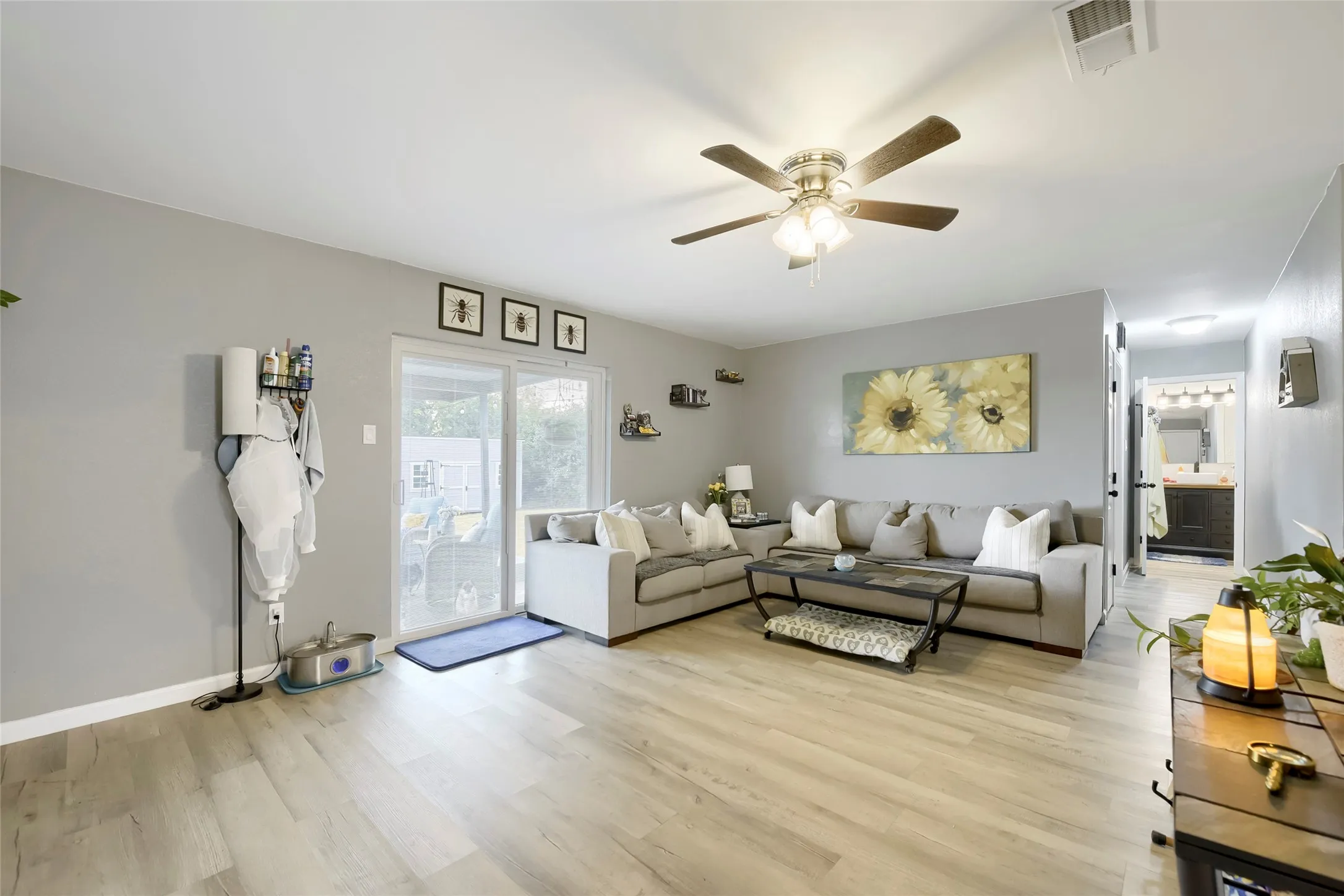 Single Family Residence For Sale in Tarrant County , 216 N Prairie View Road, Crowley, Texas 76036, 2 Bedrooms, 1 Bathroom, 1 Garage spaces, 1,097 Sqft, built in 1969, Price $224,999, mls#21330941, Real Estate Agent in Crowley, Homes For Sale in Tarrant county, Homes For Sale in Crowley, Realtor in Crowley Texas, Real Estate Brokerage Independent Realty Texas, Luminita Cordes Realtor