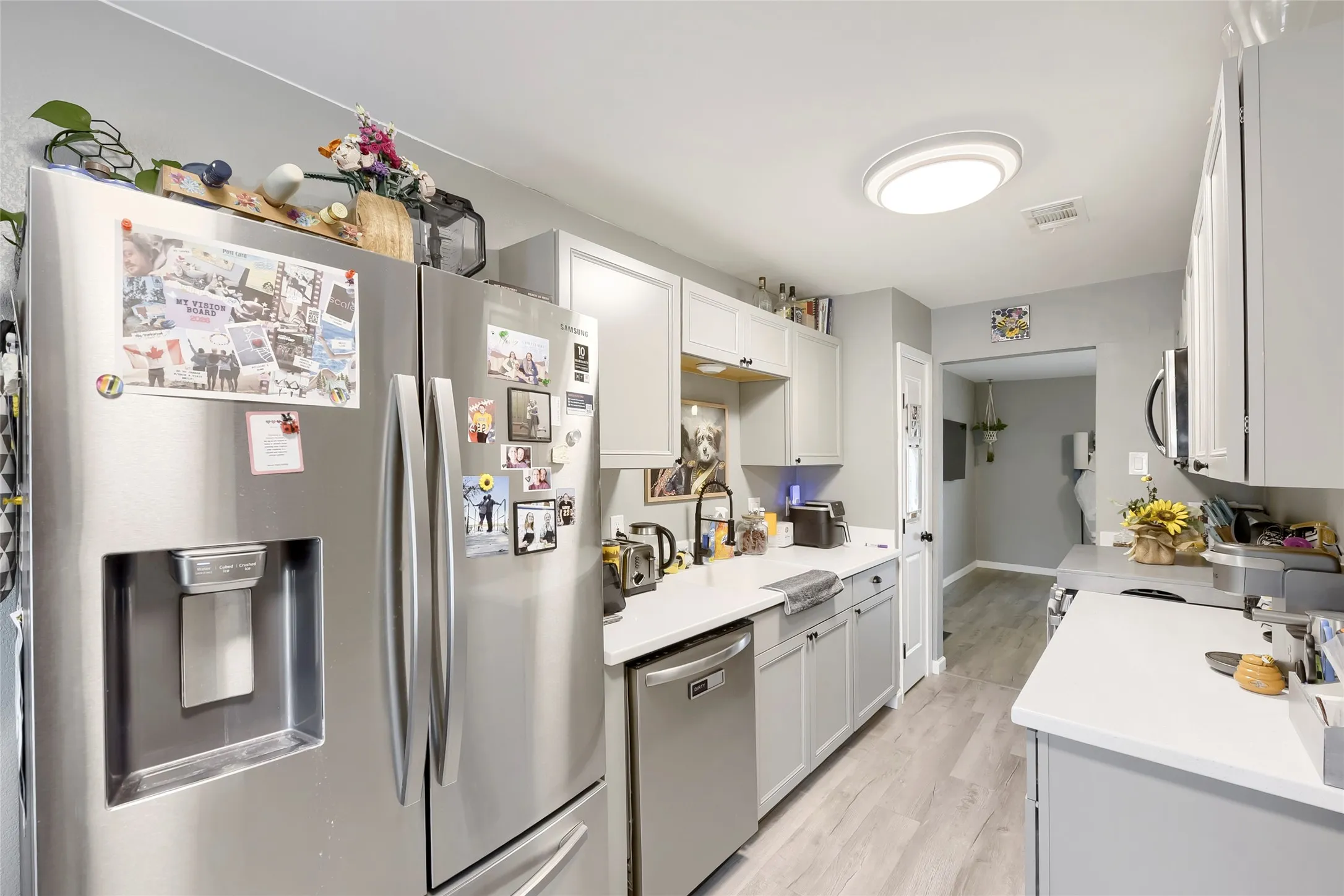 Single Family Residence For Sale in Tarrant County , 216 N Prairie View Road, Crowley, Texas 76036, 2 Bedrooms, 1 Bathroom, 1 Garage spaces, 1,097 Sqft, built in 1969, Price $224,999, mls#21330941, Real Estate Agent in Crowley, Homes For Sale in Tarrant county, Homes For Sale in Crowley, Realtor in Crowley Texas, Real Estate Brokerage Independent Realty Texas, Luminita Cordes Realtor