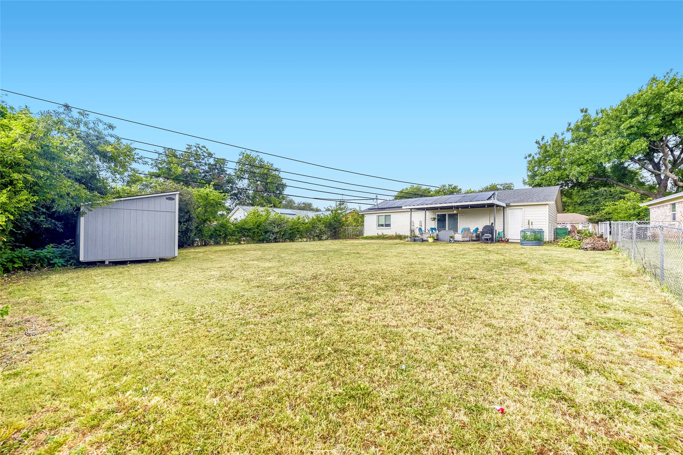 Single Family Residence For Sale in Tarrant County , 216 N Prairie View Road, Crowley, Texas 76036, 2 Bedrooms, 1 Bathroom, 1 Garage spaces, 1,097 Sqft, built in 1969, Price $224,999, mls#21330941, Real Estate Agent in Crowley, Homes For Sale in Tarrant county, Homes For Sale in Crowley, Realtor in Crowley Texas, Real Estate Brokerage Independent Realty Texas, Luminita Cordes Realtor